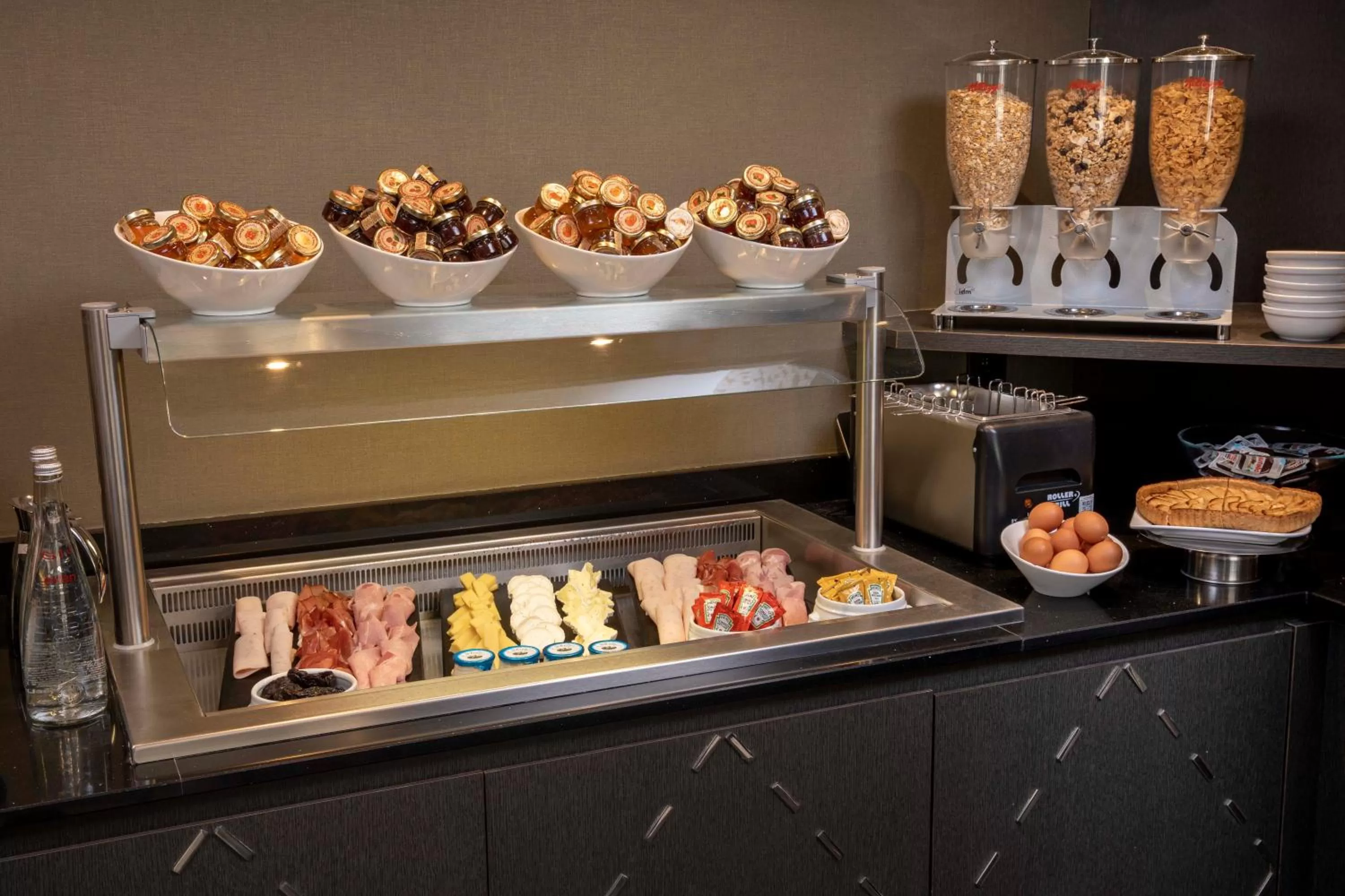 Buffet breakfast in Daunou Opéra