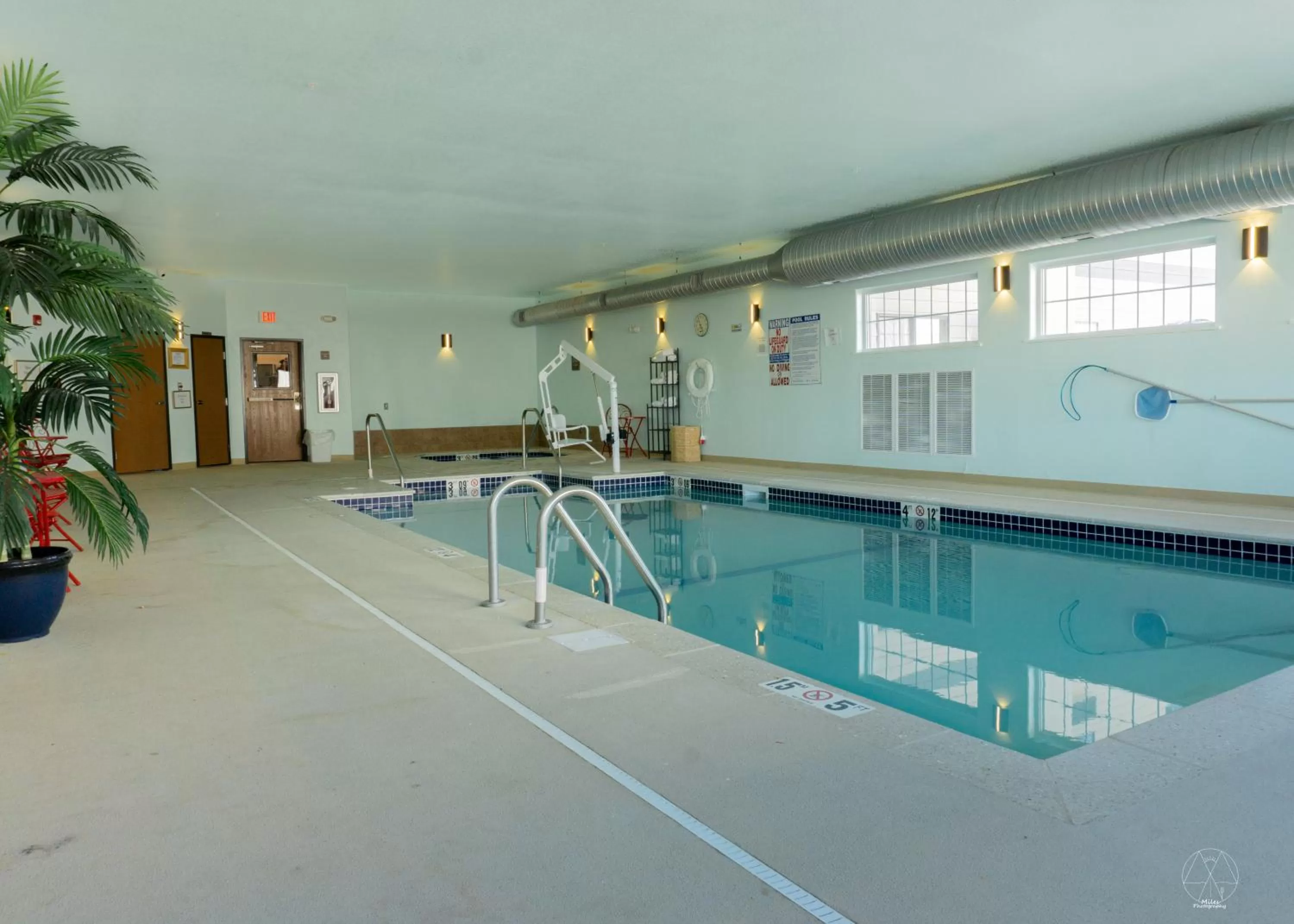 Swimming pool in Newcastle Lodge & Convention Center