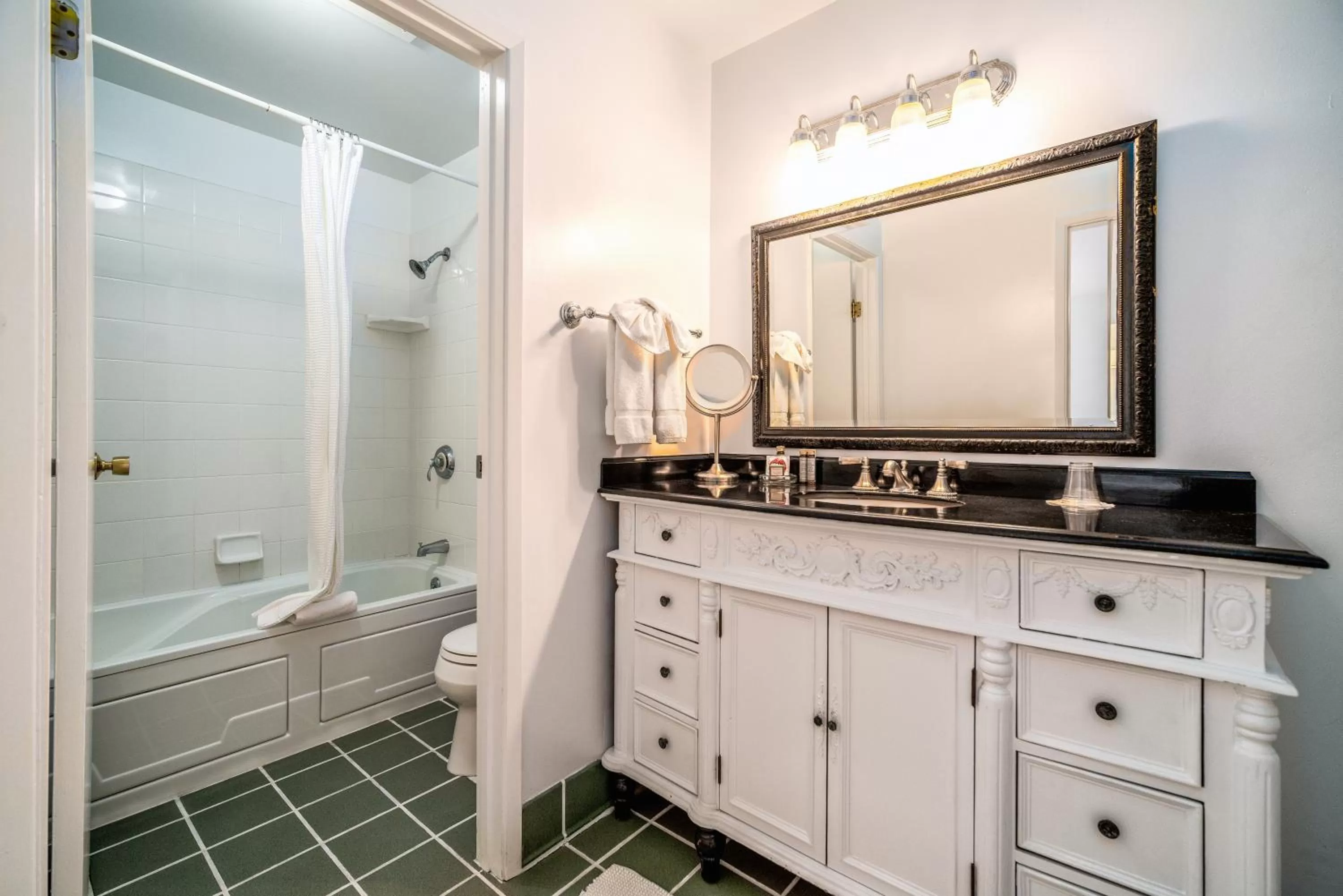 Shower in Agate Cove Inn