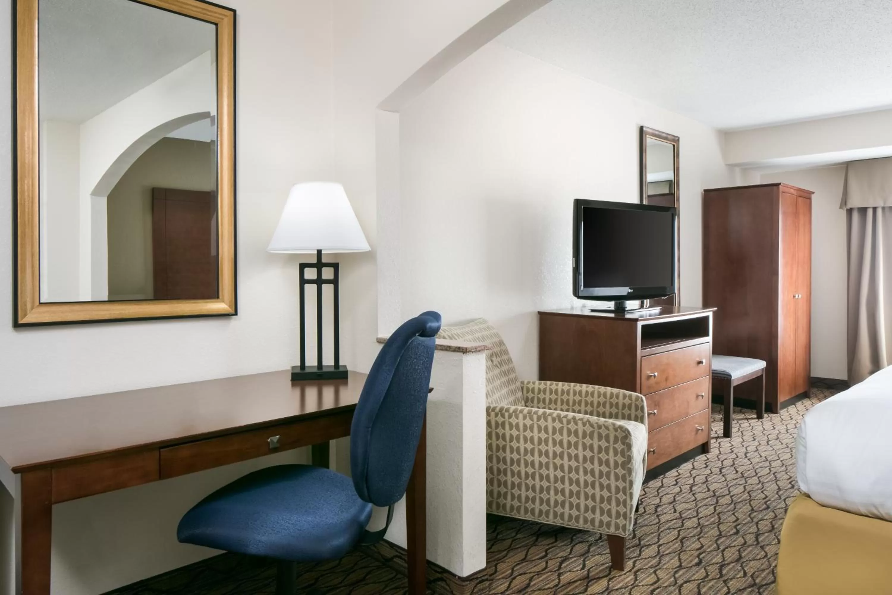 Holiday Inn Express & Suites Clinton by IHG