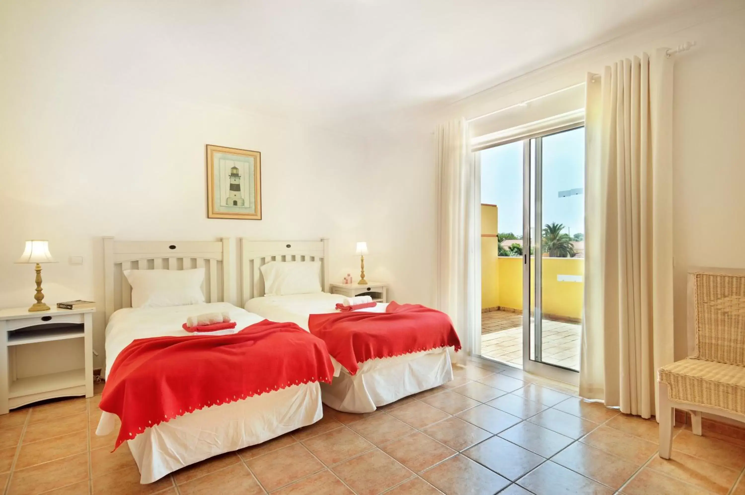 Three-Bedroom Townhouse in Jardim da Meia Praia Resort Three-Bedroom Townhouse in Jardim da Meia Praia Resort