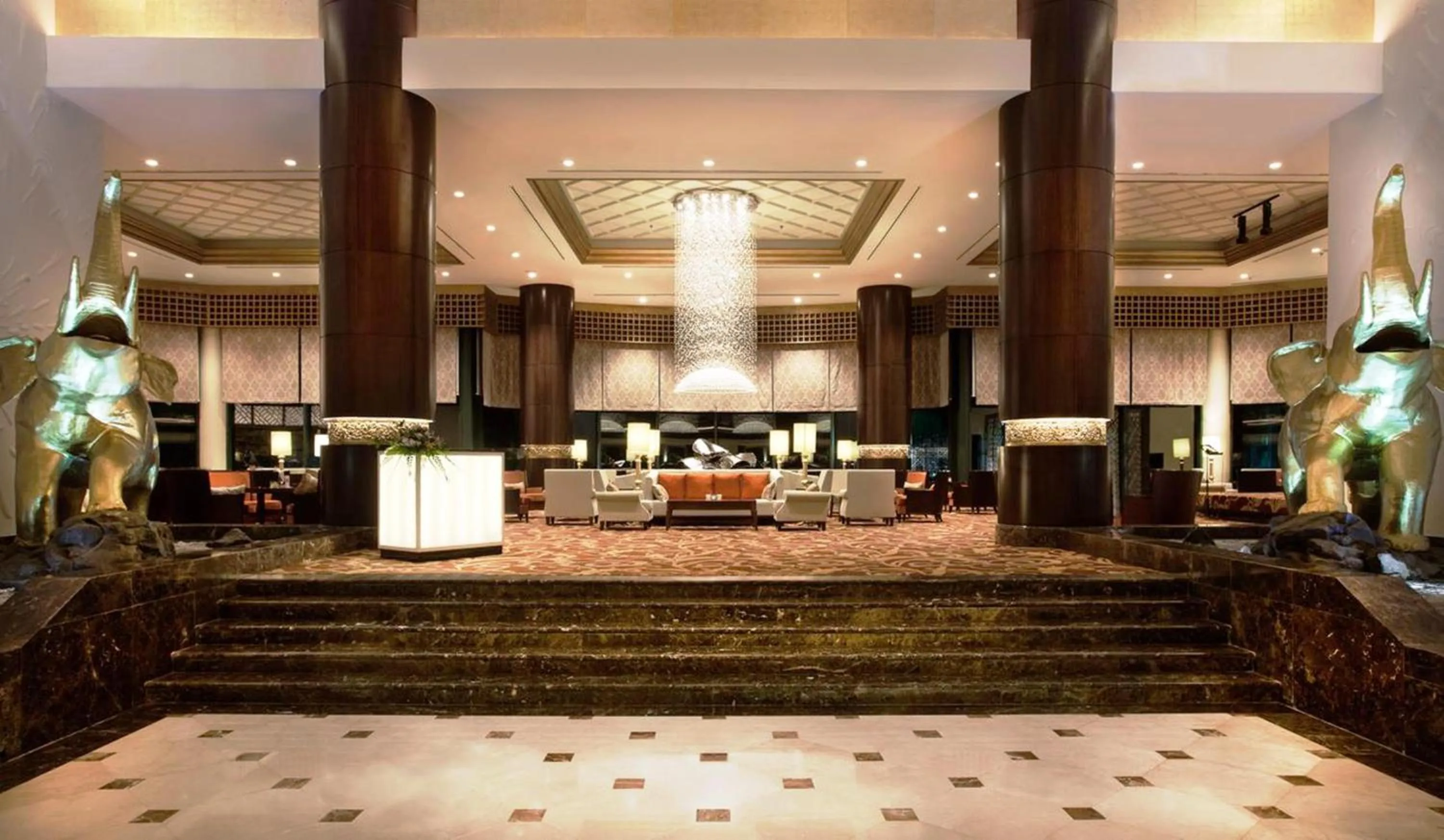 Restaurant/places to eat in Sedona Hotel Yangon