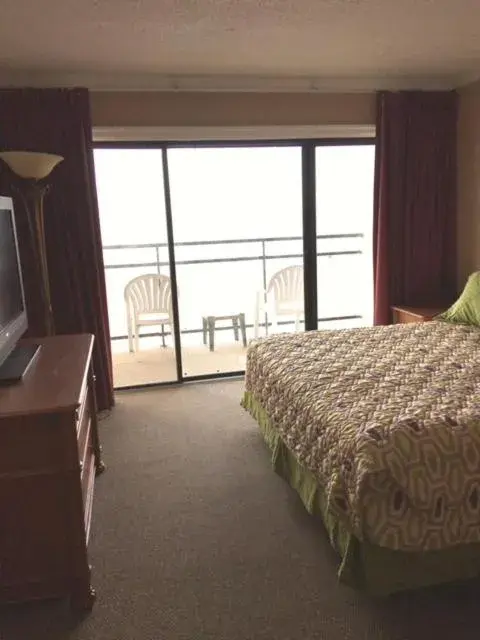 Oceanfront One-Bedroom Suite in Polynesian Oceanfront Hotel Oceanfront One-Bedroom Suite in Polynesian Oceanfront Hotel