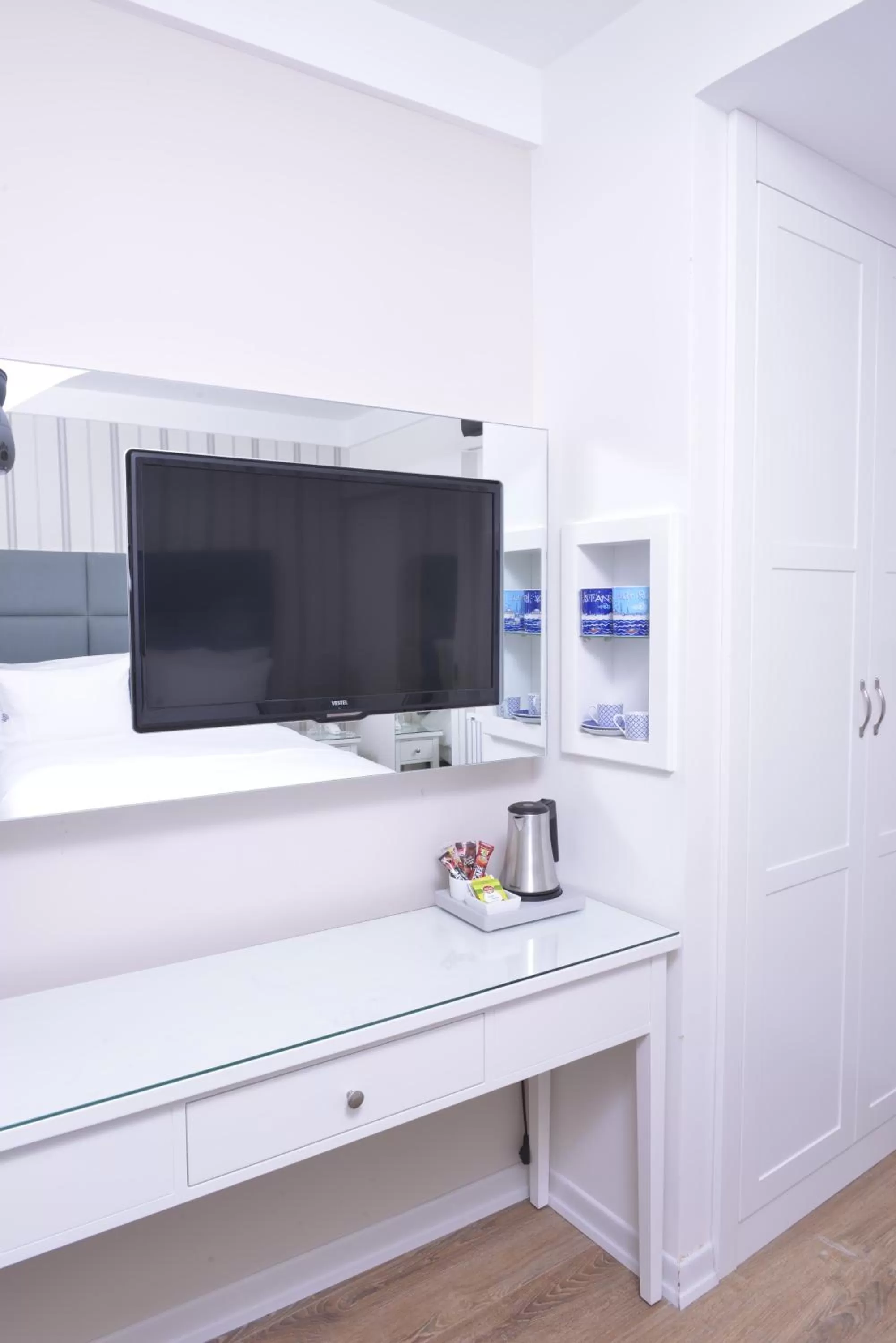 TV and multimedia in Ten Rooms Istanbul Hotel