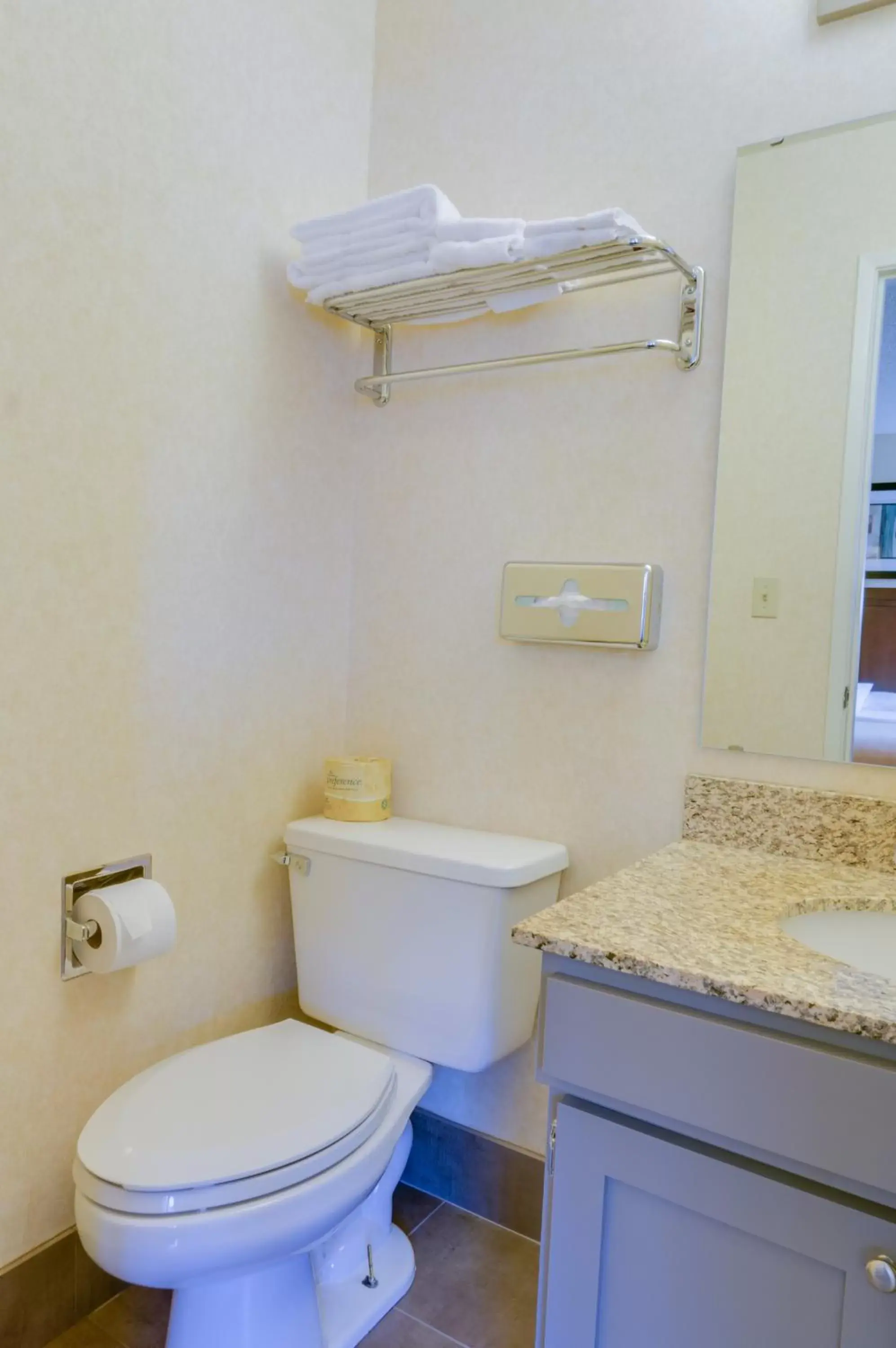 Queen Room - Disability Access/Non-Smoking in Travelodge by Wyndham San Francisco Bay Queen Room - Disability Access/Non-Smoking in Travelodge by Wyndham San Francisco Bay