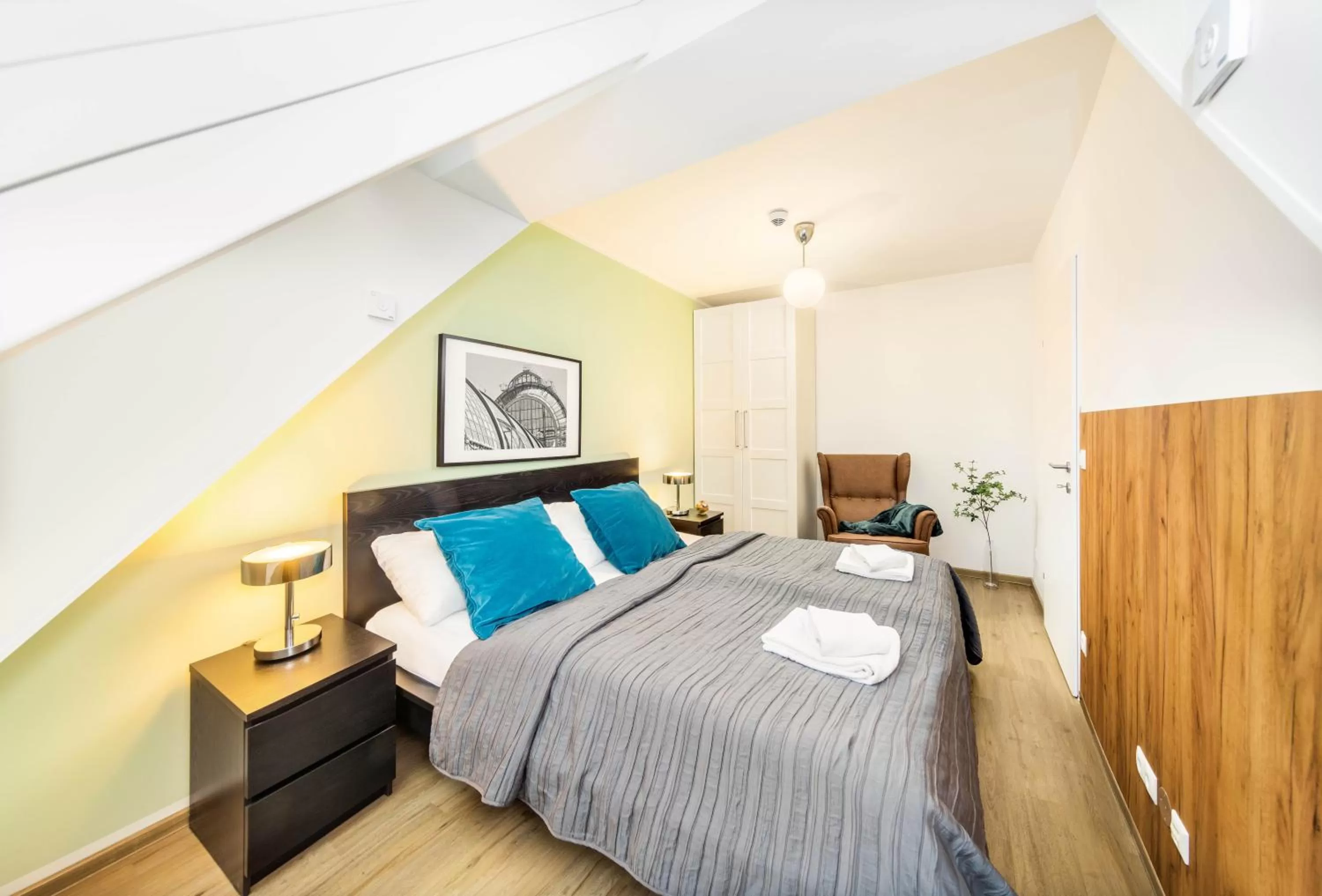 Bedroom, Bed in Jimmy's Apartments Lory