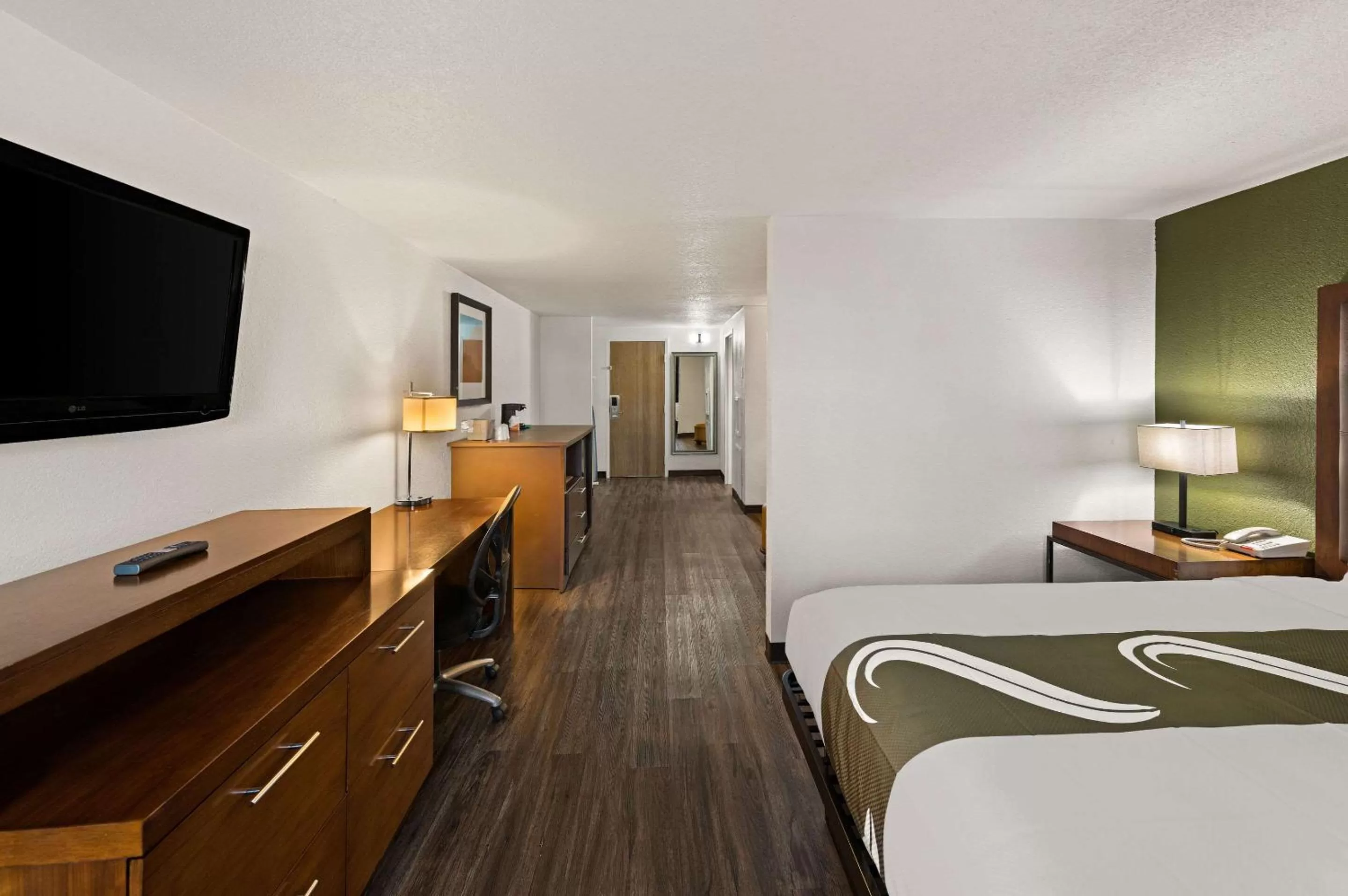 Bedroom, Bed in Quality Inn & Suites Council Bluffs - Omaha East