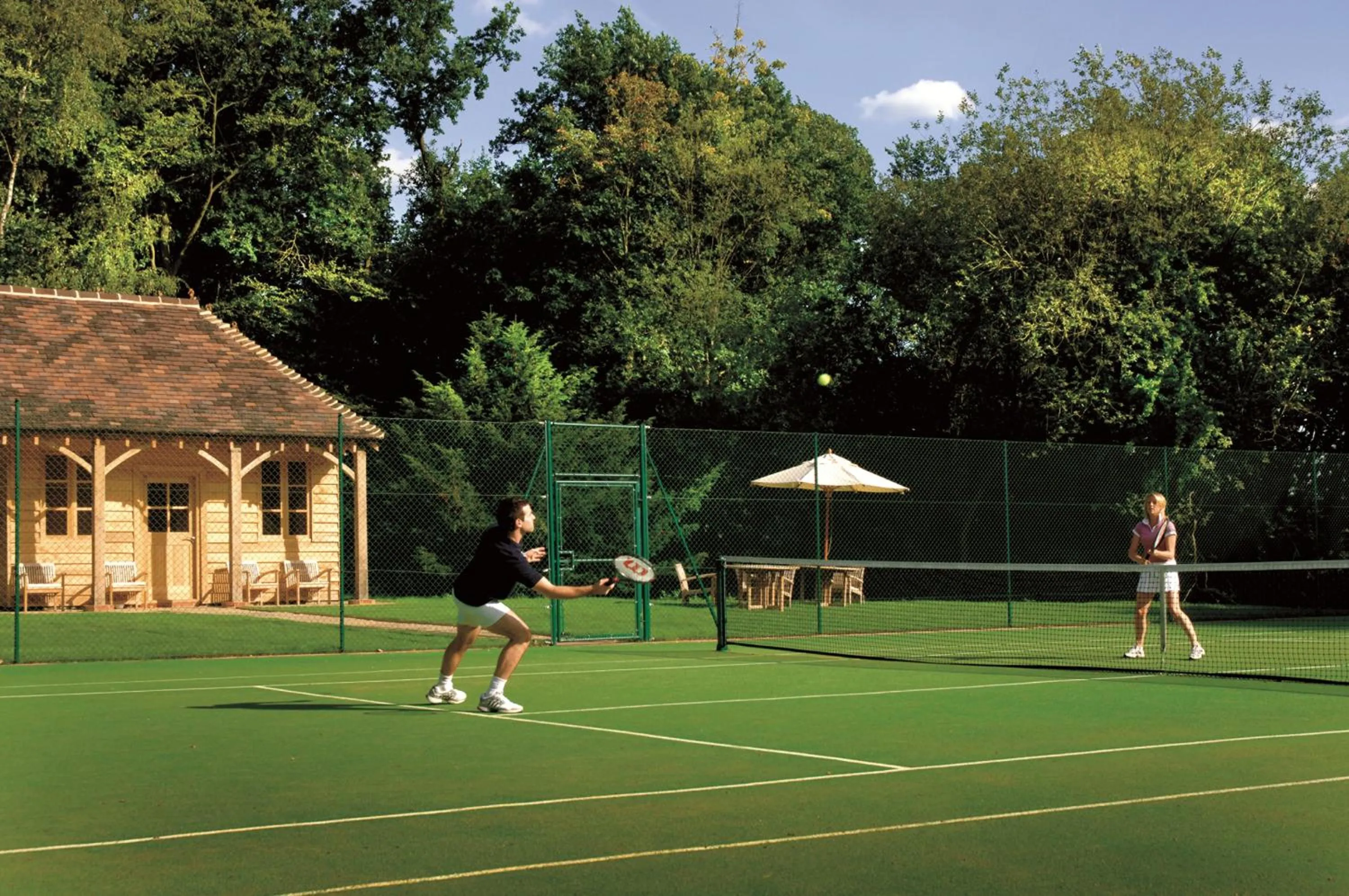 Tennis court in Four Seasons Hotel Hampshire