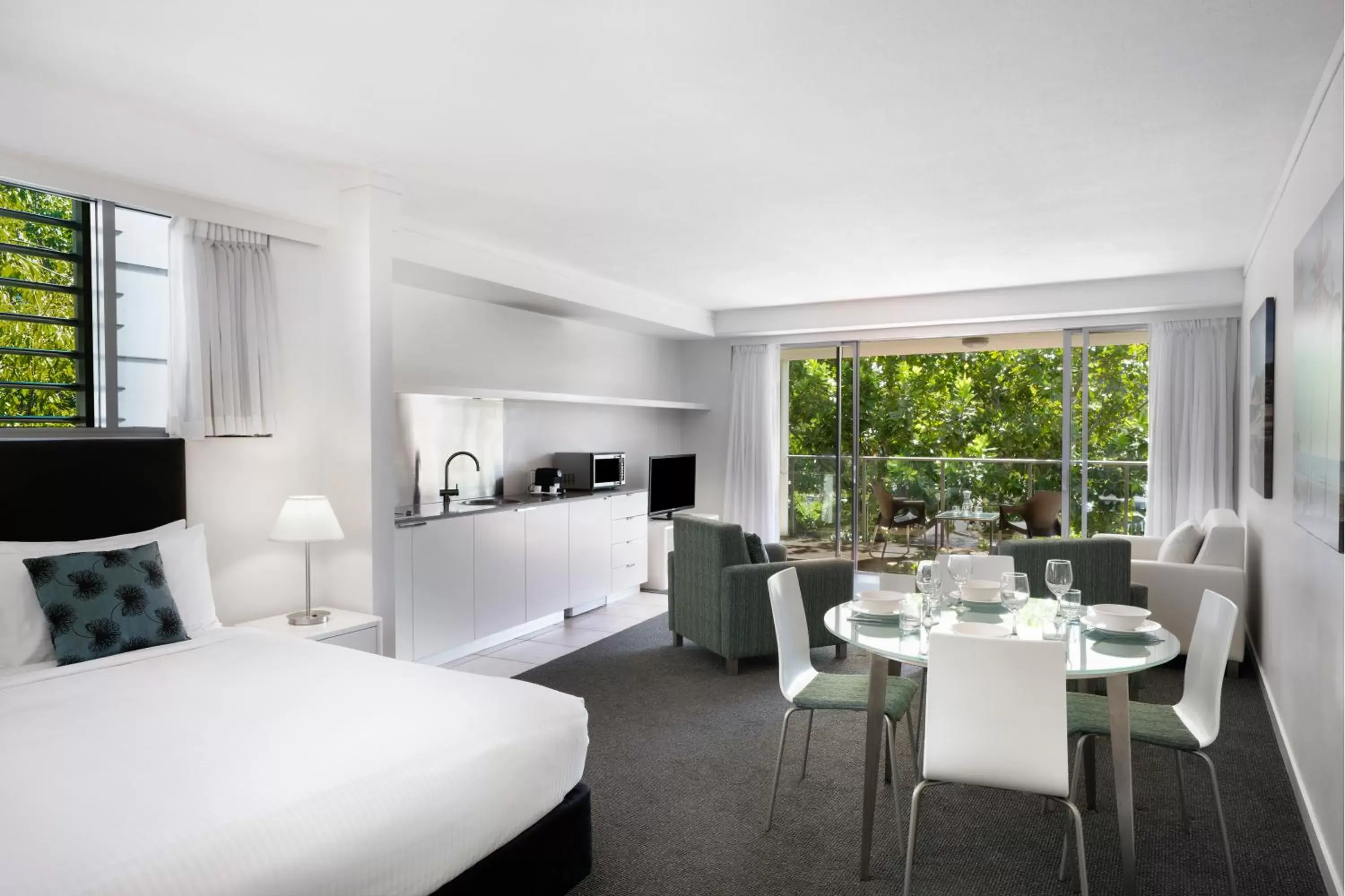 Studio in Peppers Blue on Blue Studio in Peppers Blue on Blue