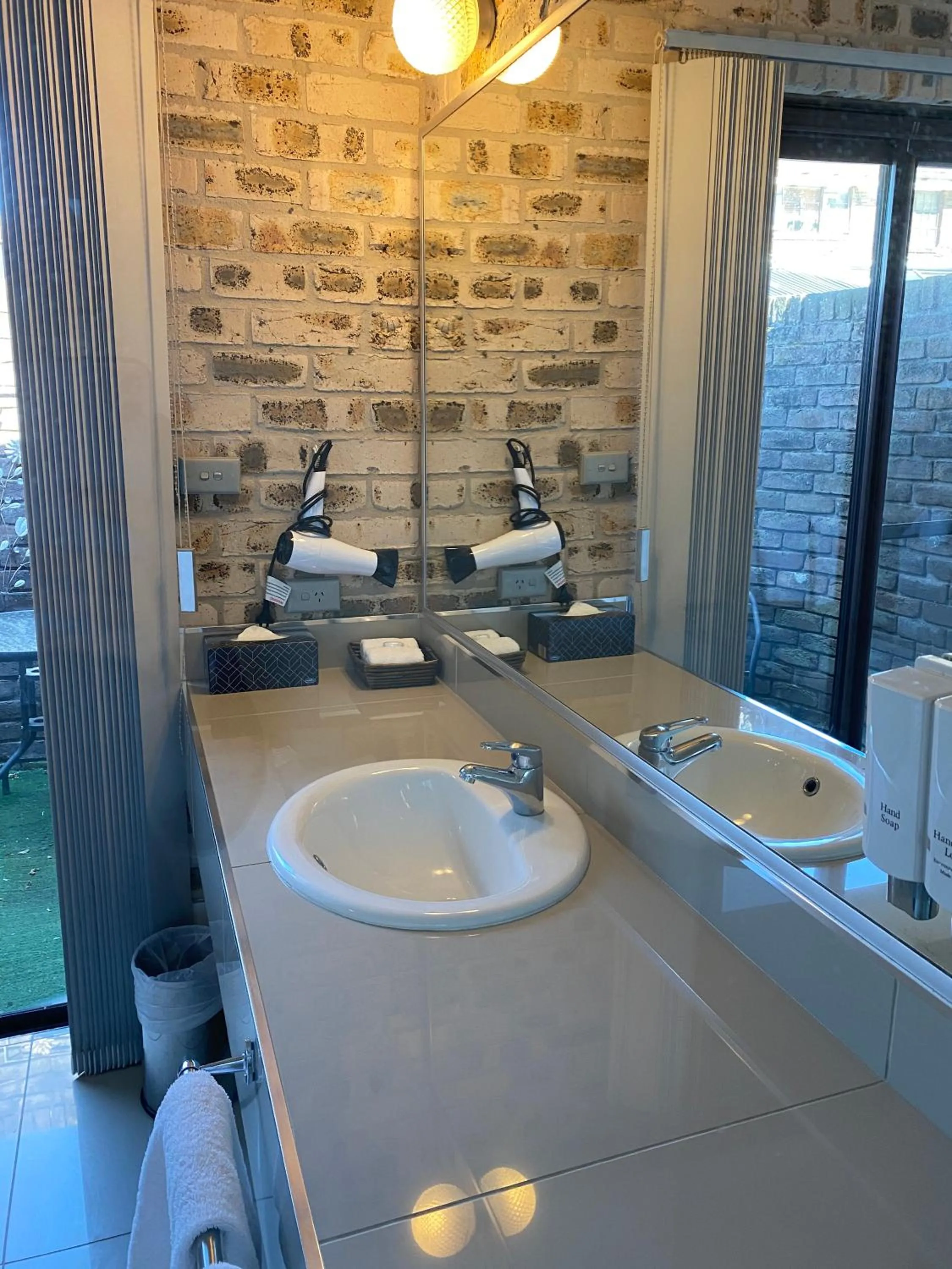 Bathroom in Sir Francis Drake