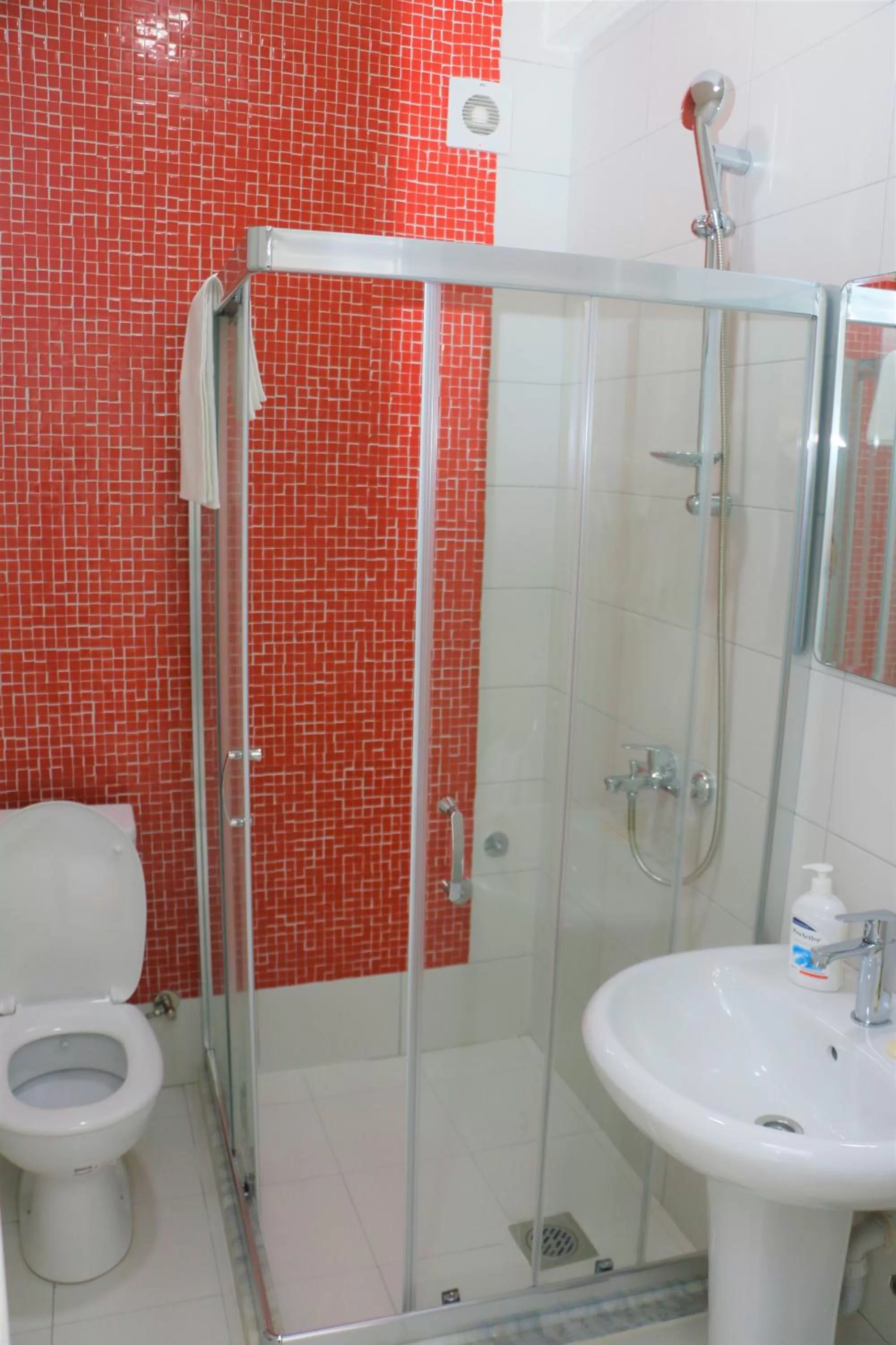 Shower, Bathroom in Hotel Old Konak