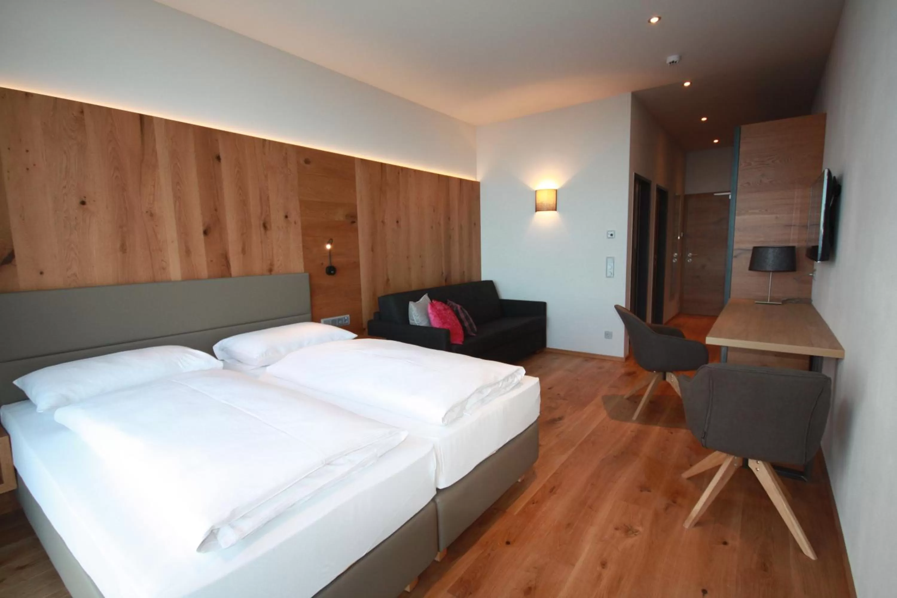 Photo of the whole room, Bed in Berghotel Schmittenhöhe