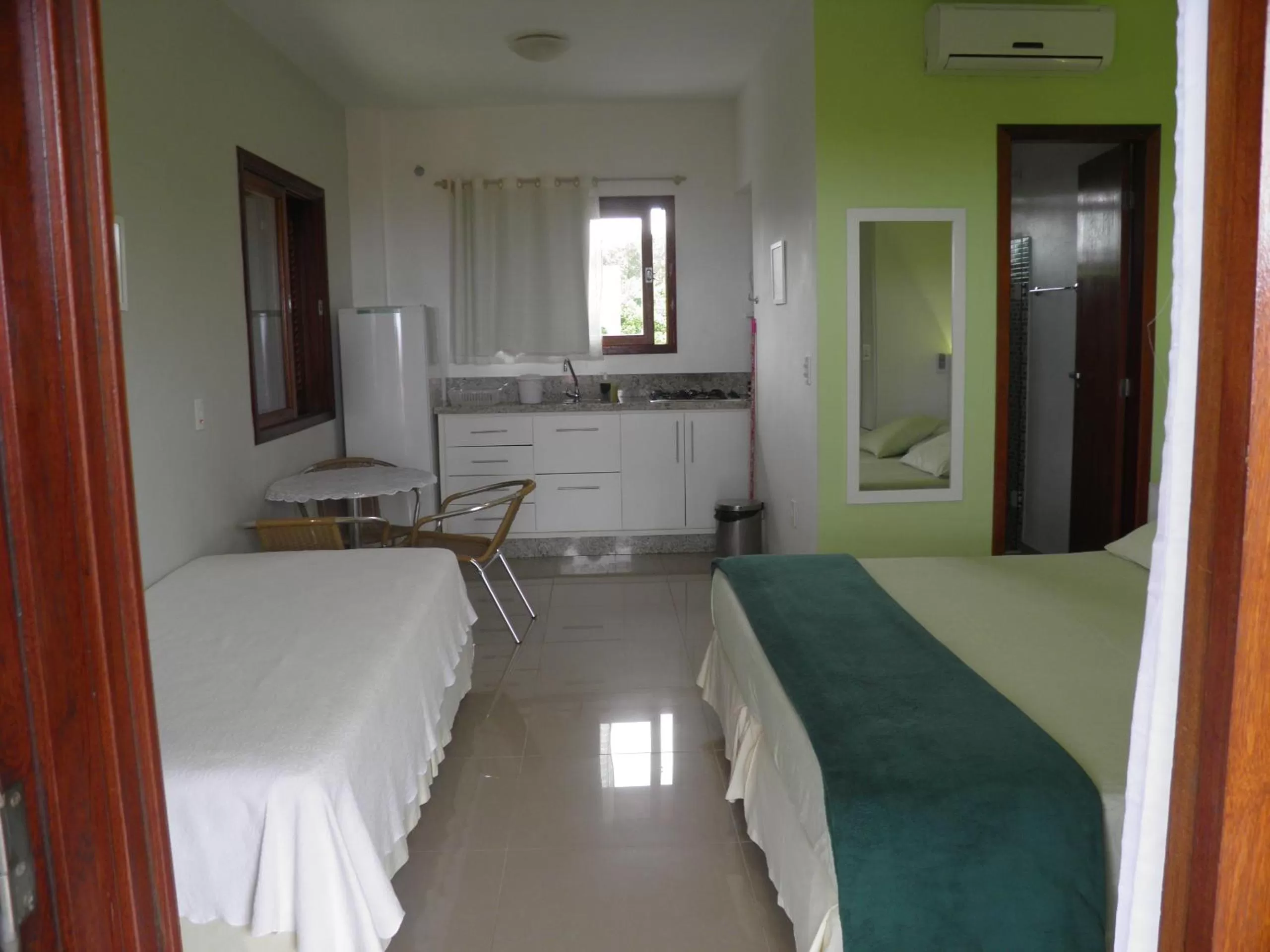 Photo of the whole room, Kitchen/Kitchenette in Pousada Mar de Cristal