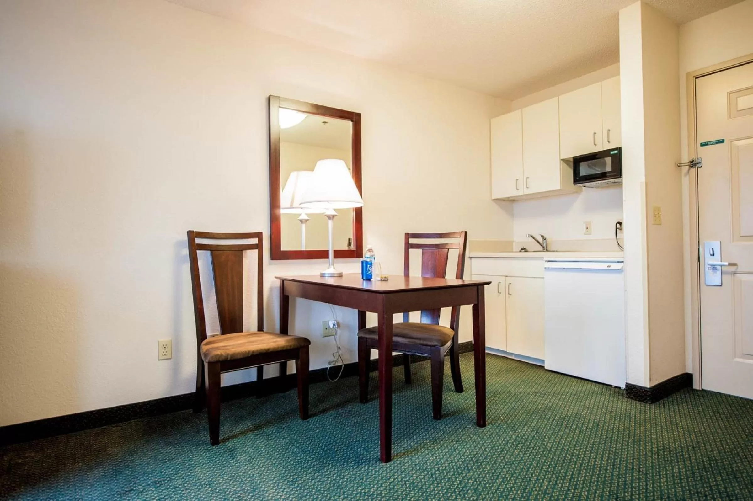 Kitchen or kitchenette in Greystone Inn & Suites
