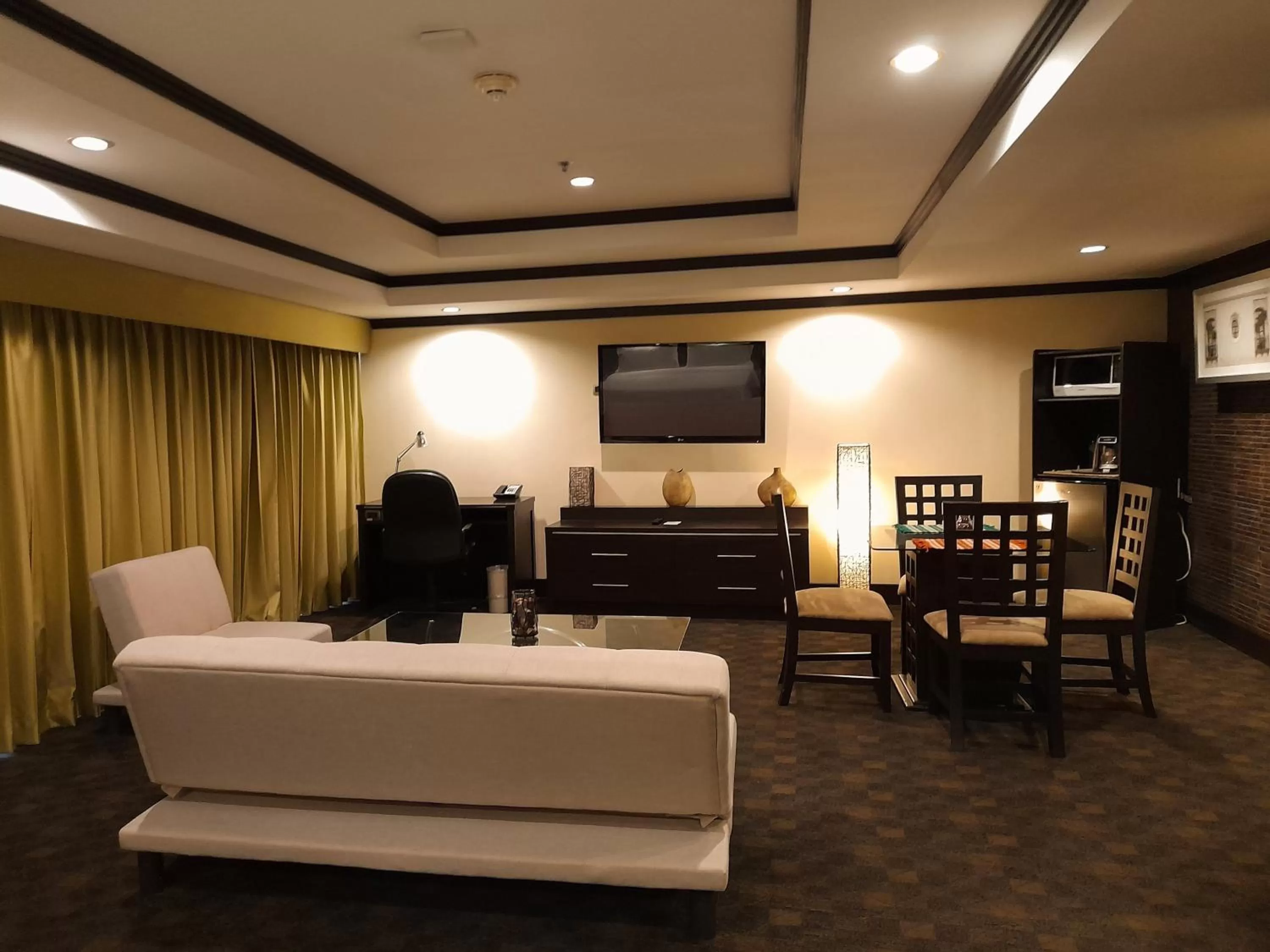 Photo of the whole room in Holiday Inn Guatemala by IHG