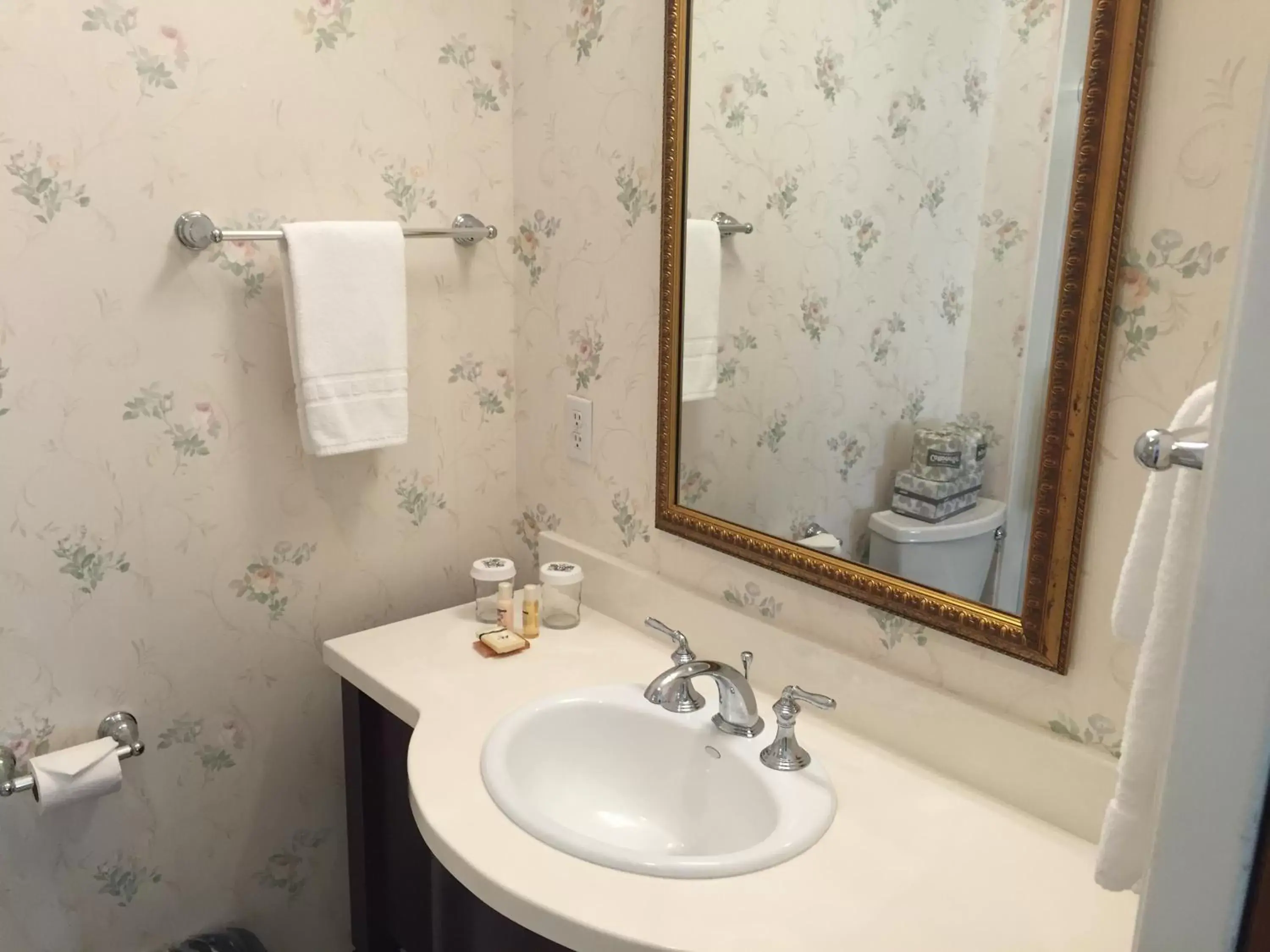 Standard Queen Room in Beresford Arms Standard Queen Room in Beresford Arms