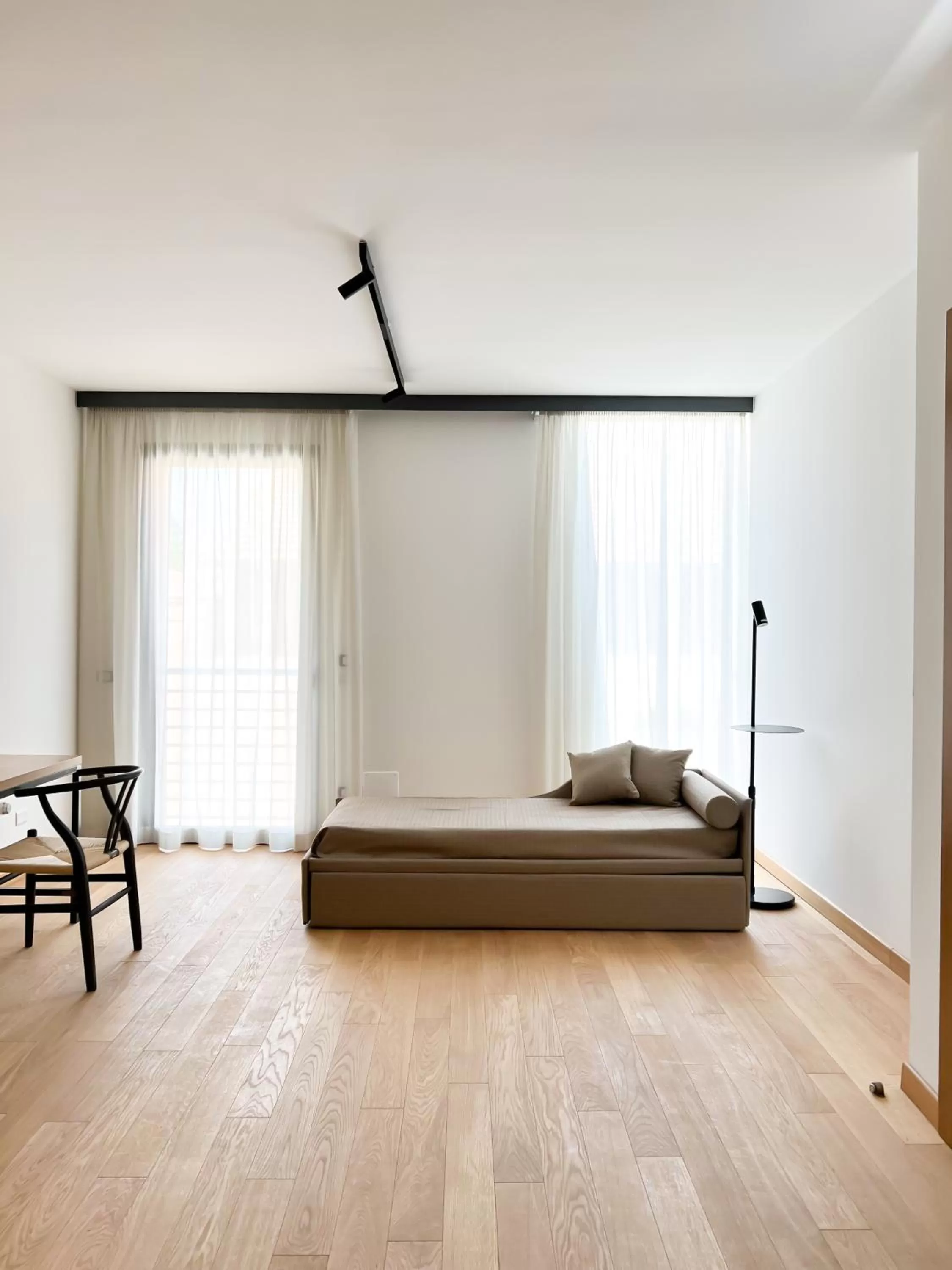 Photo of the whole room, Bed in Glass House - Smart Rooms & Parking