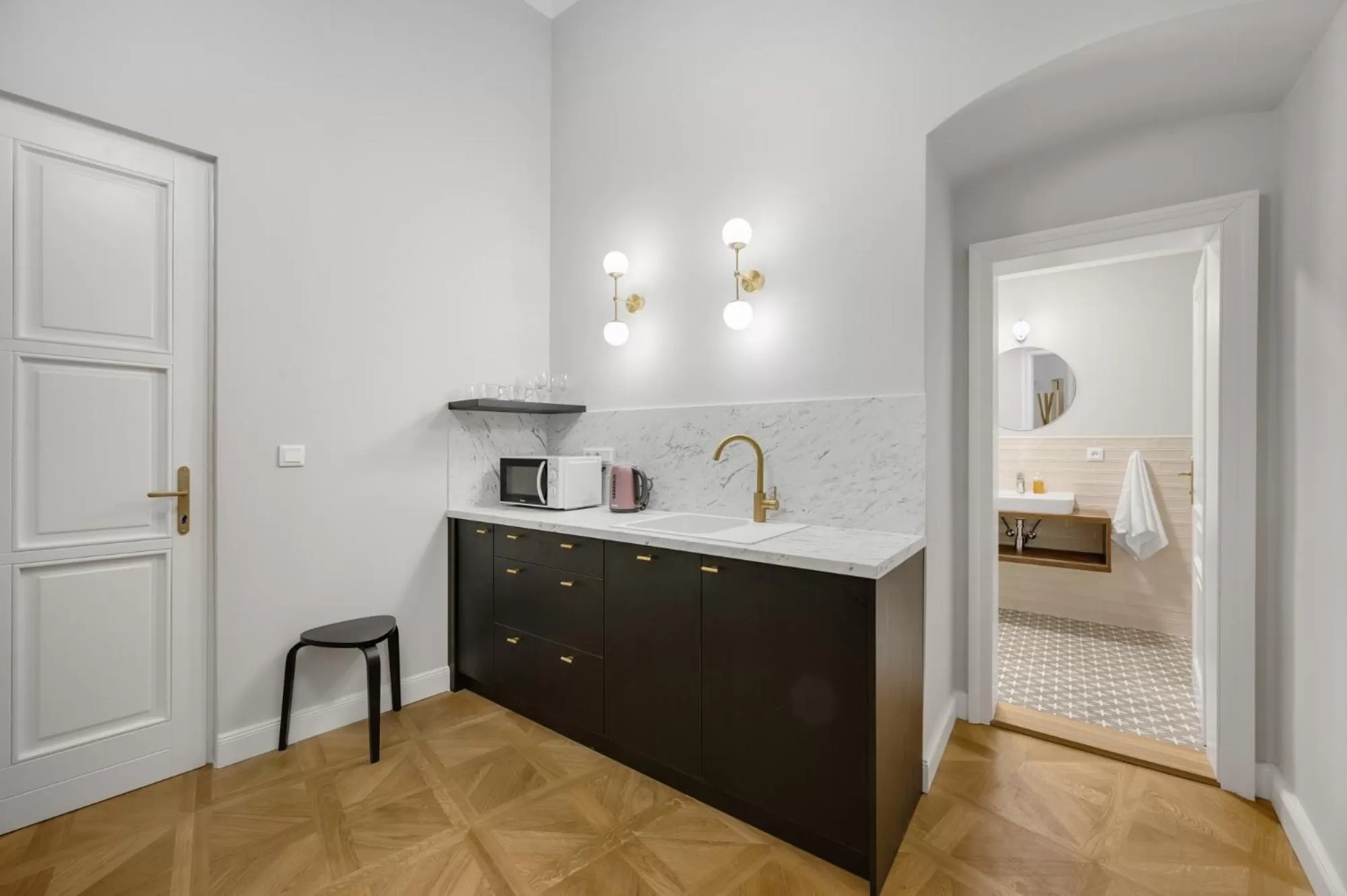 Kitchen or kitchenette, Bed in Palace Apartments