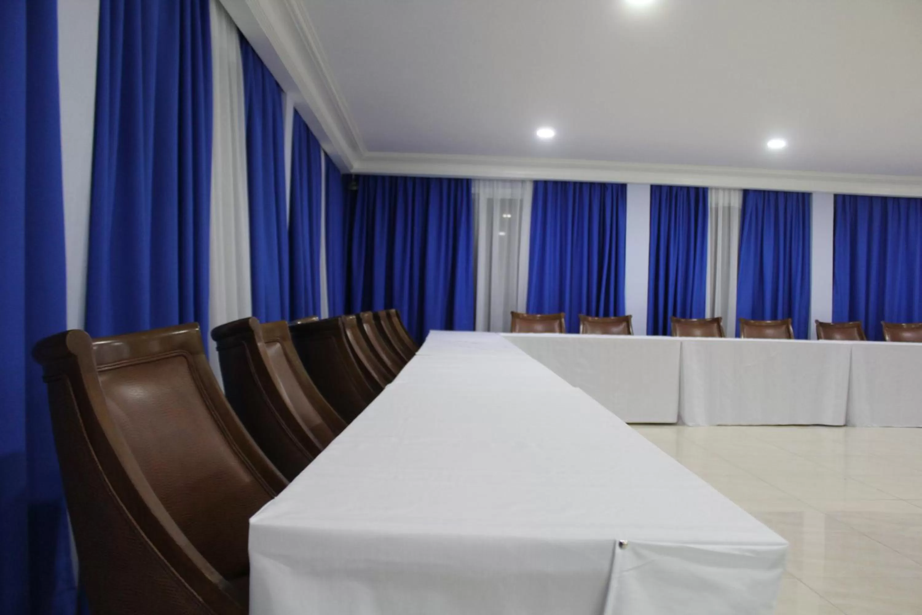 Business facilities in Hotel Le Marly