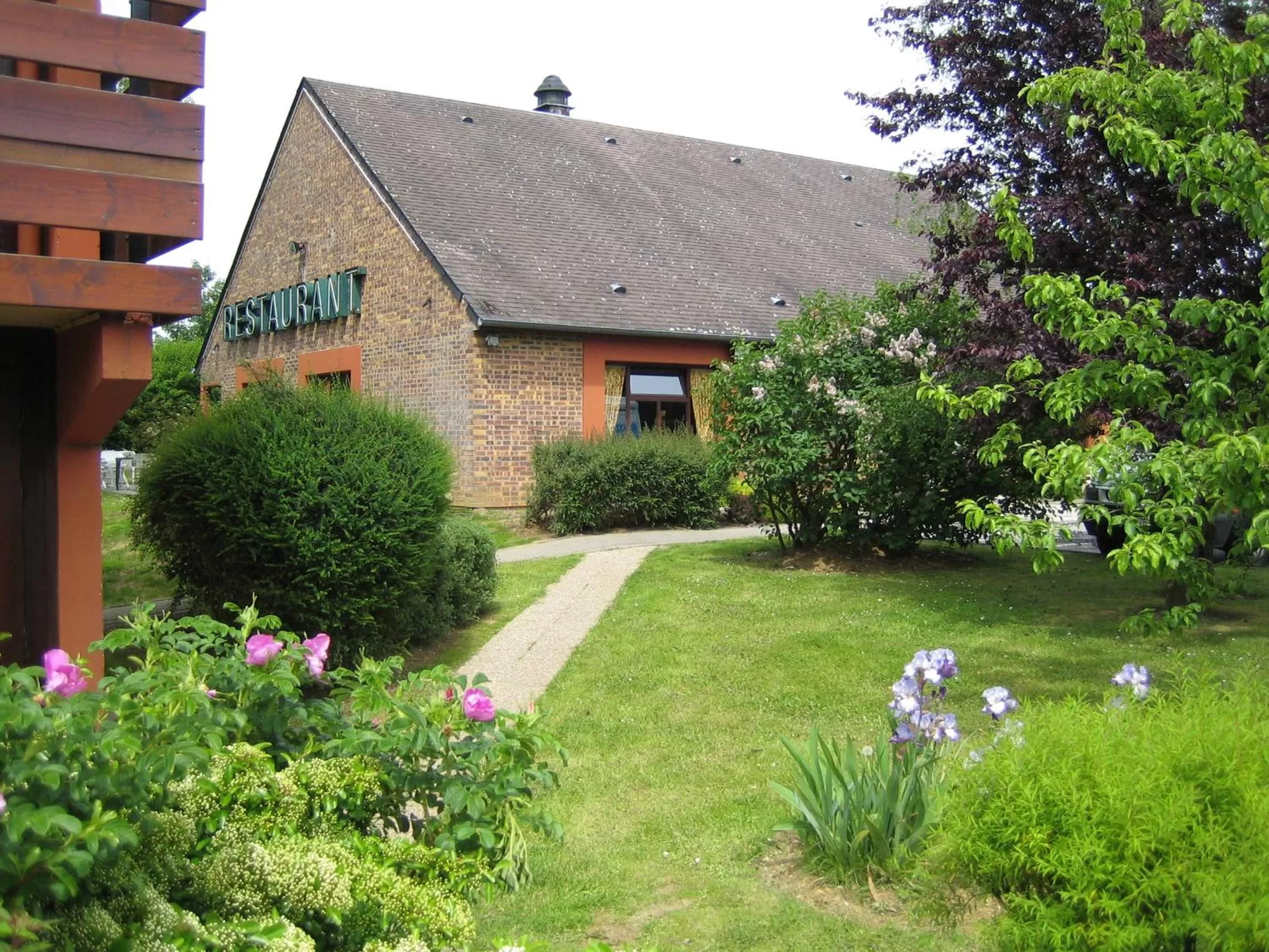 Property building in Campanile Rouen Nord - Mont-Saint-Aignan