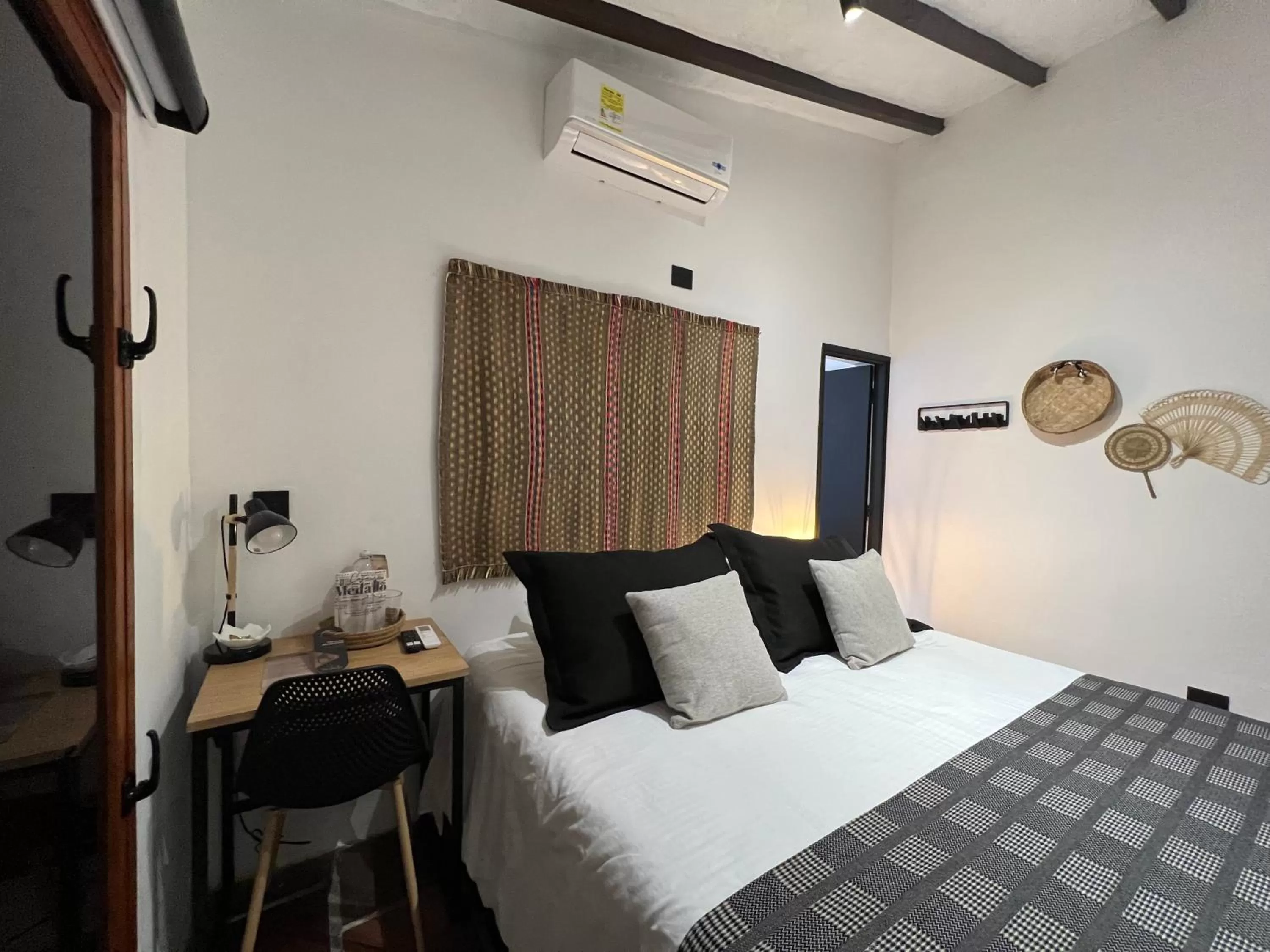 air conditioner, Bed in Casa Medallo