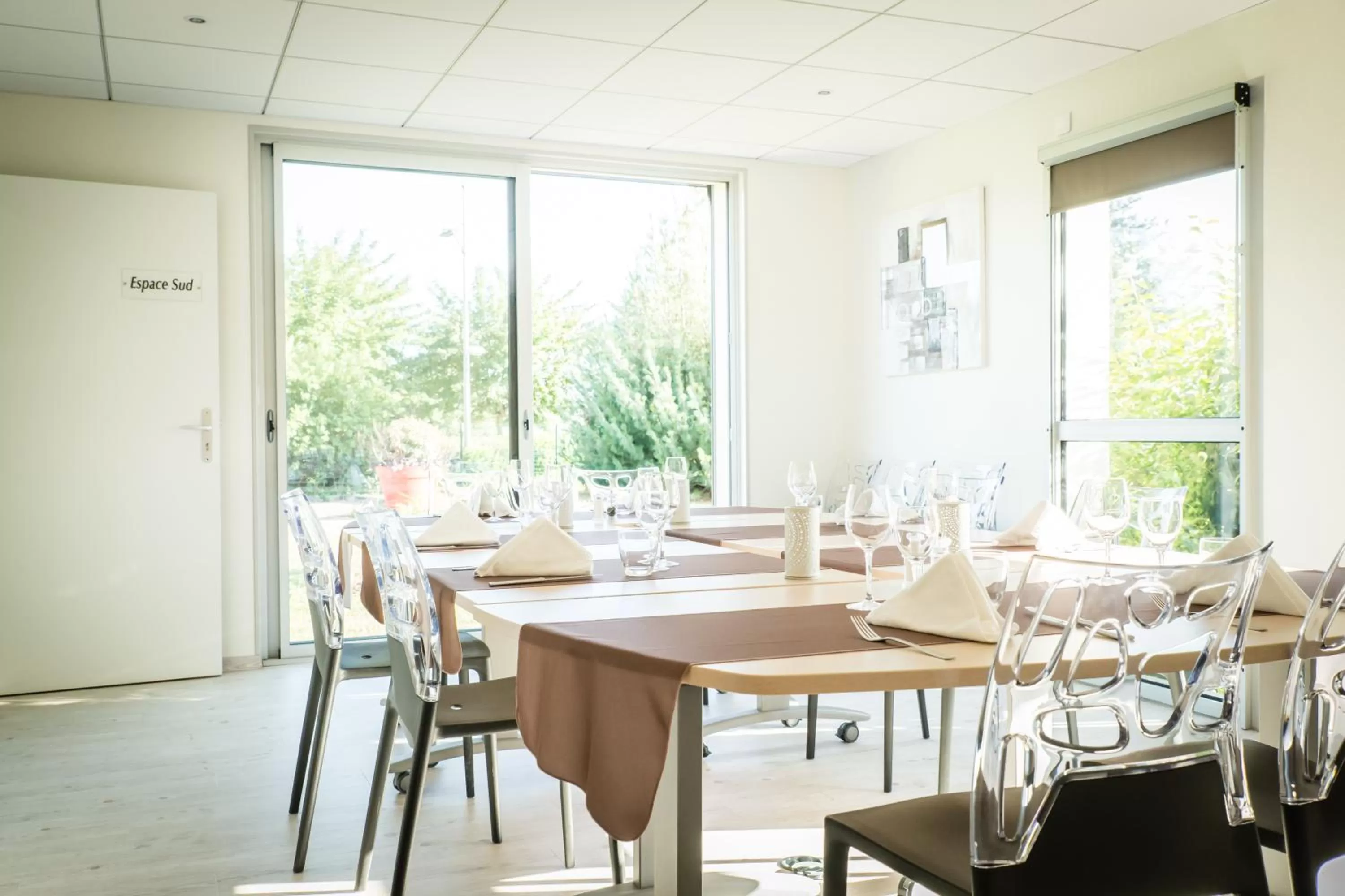 Business facilities in Hotel Ambotel