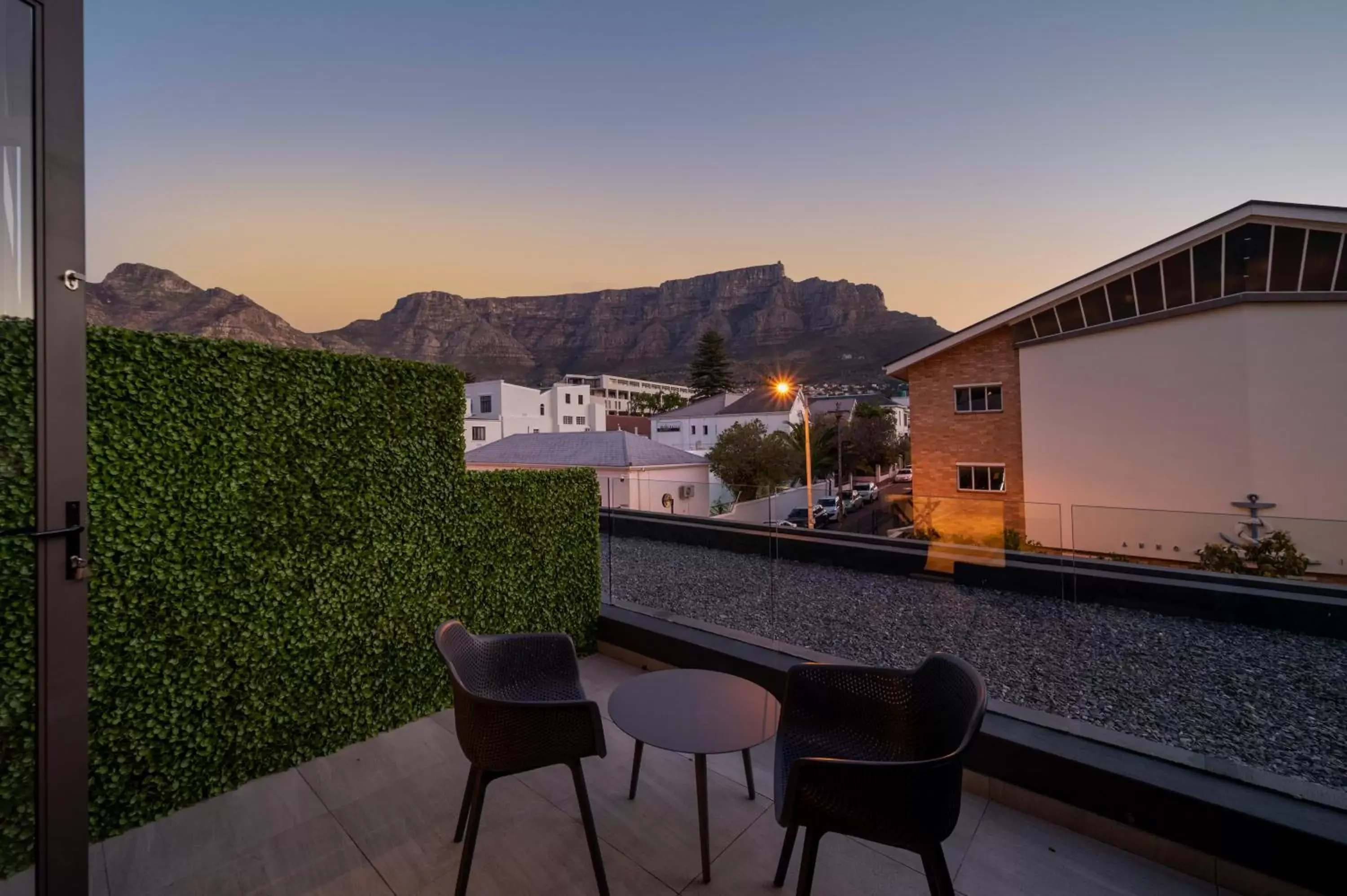 Suite with Mountain View - single occupancy in Kloof Street Hotel - Lion Roars Hotels & Lodges Suite with Mountain View - single occupancy in Kloof Street Hotel - Lion Roars Hotels & Lodges