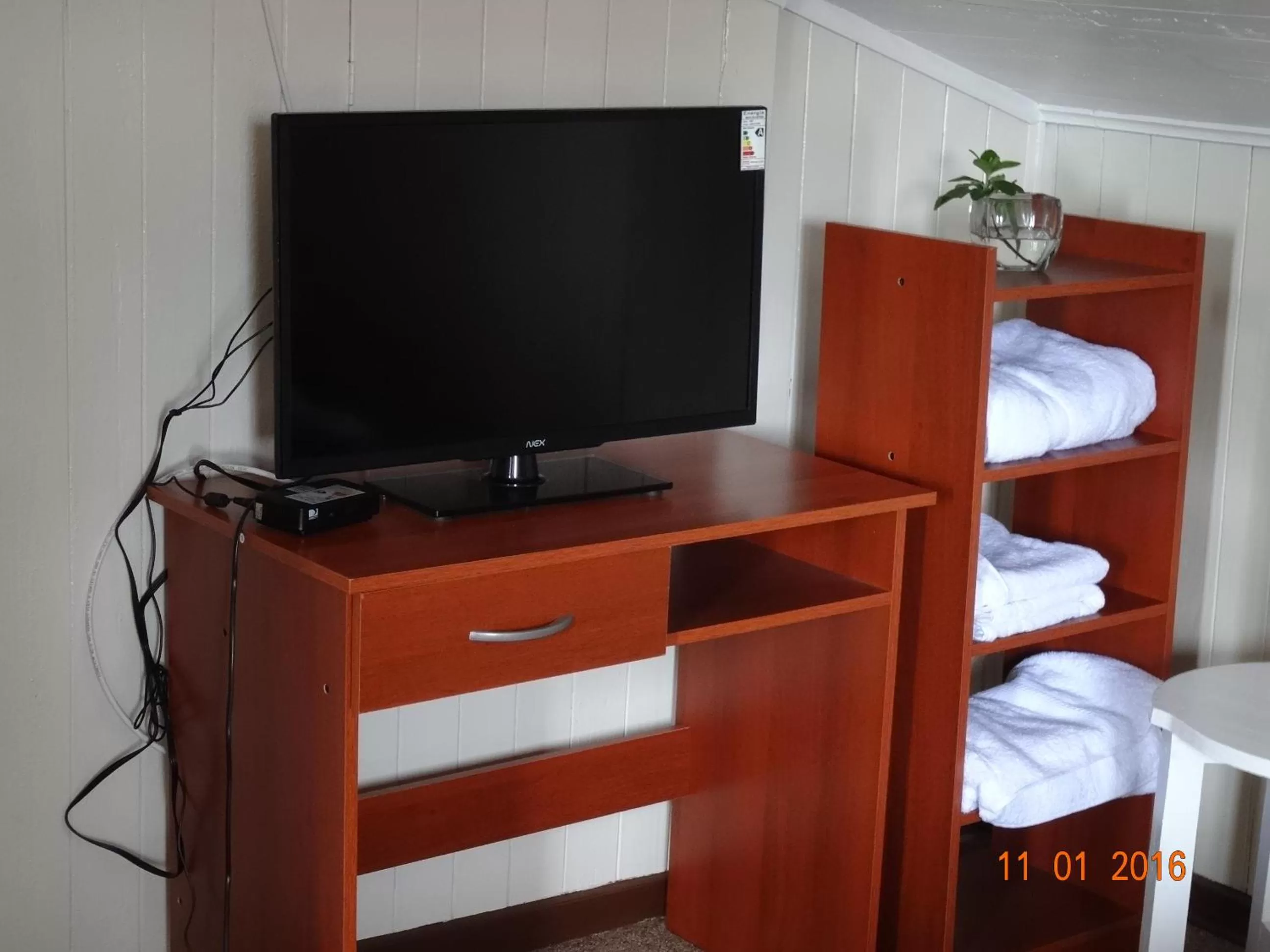 TV and multimedia, TV/Entertainment Center in Hostal Triwe