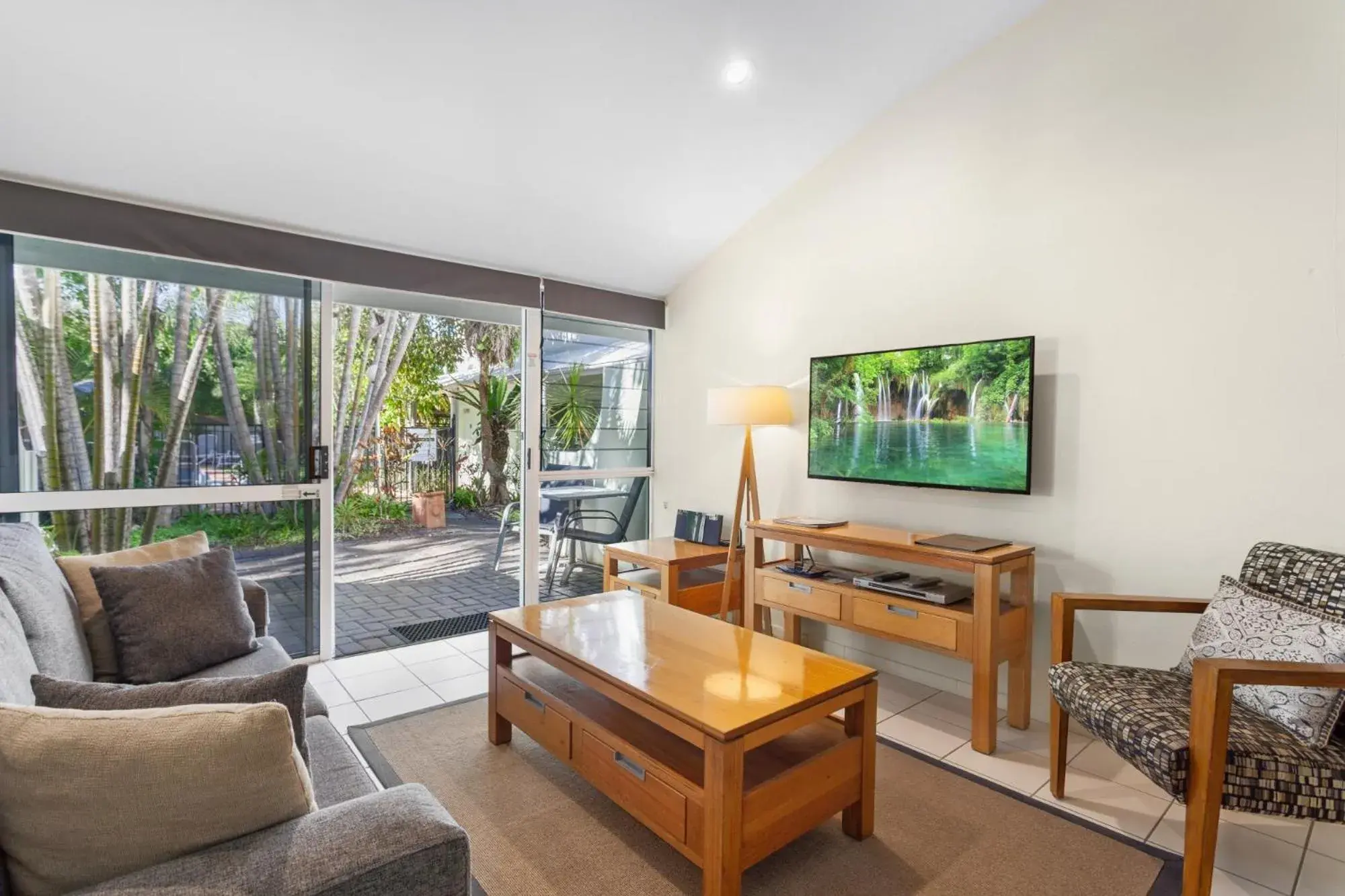 Economy Gardenview Apartment in Caribbean Noosa Economy Gardenview Apartment in Caribbean Noosa