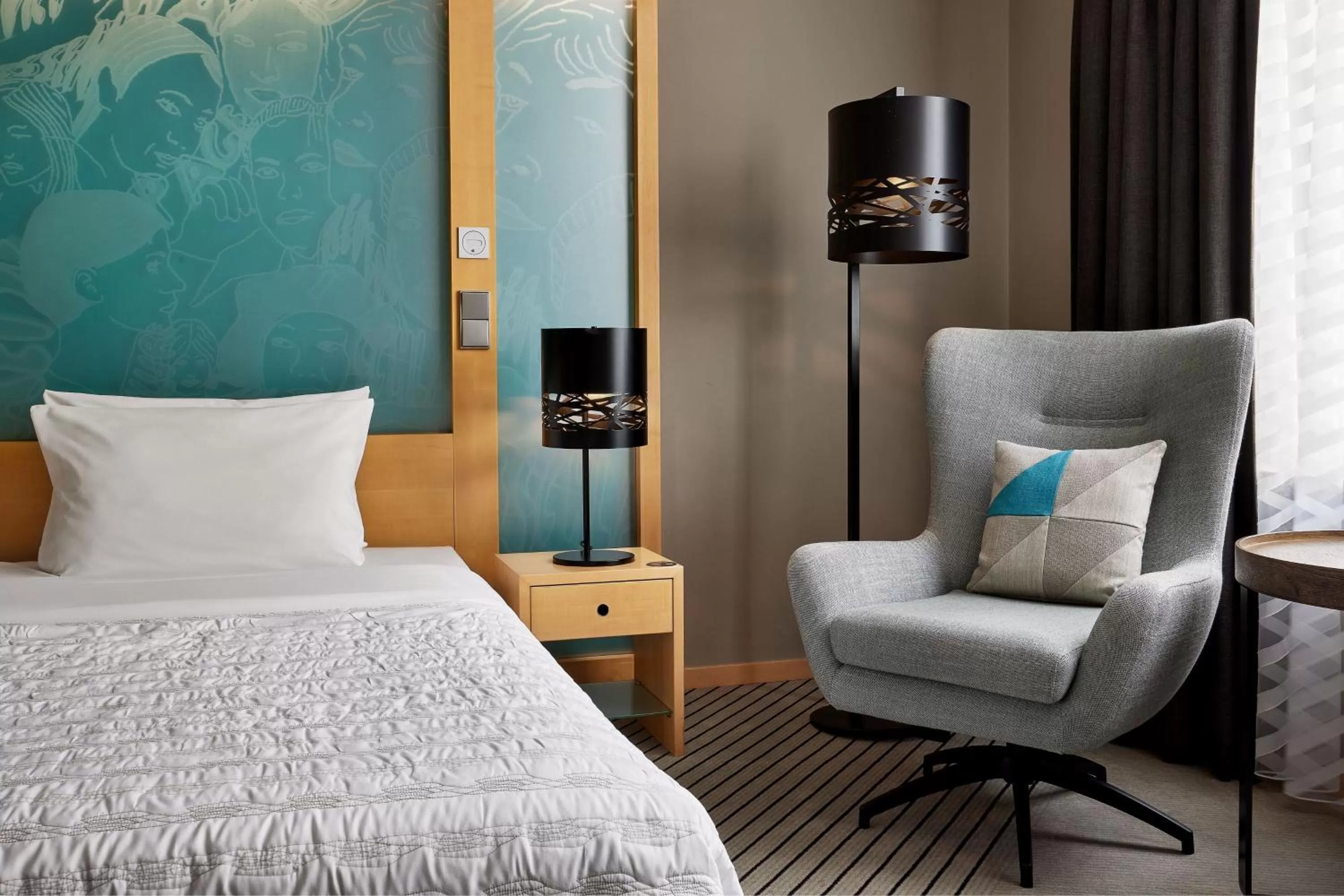 Photo of the whole room, Bed in Le Méridien Hamburg