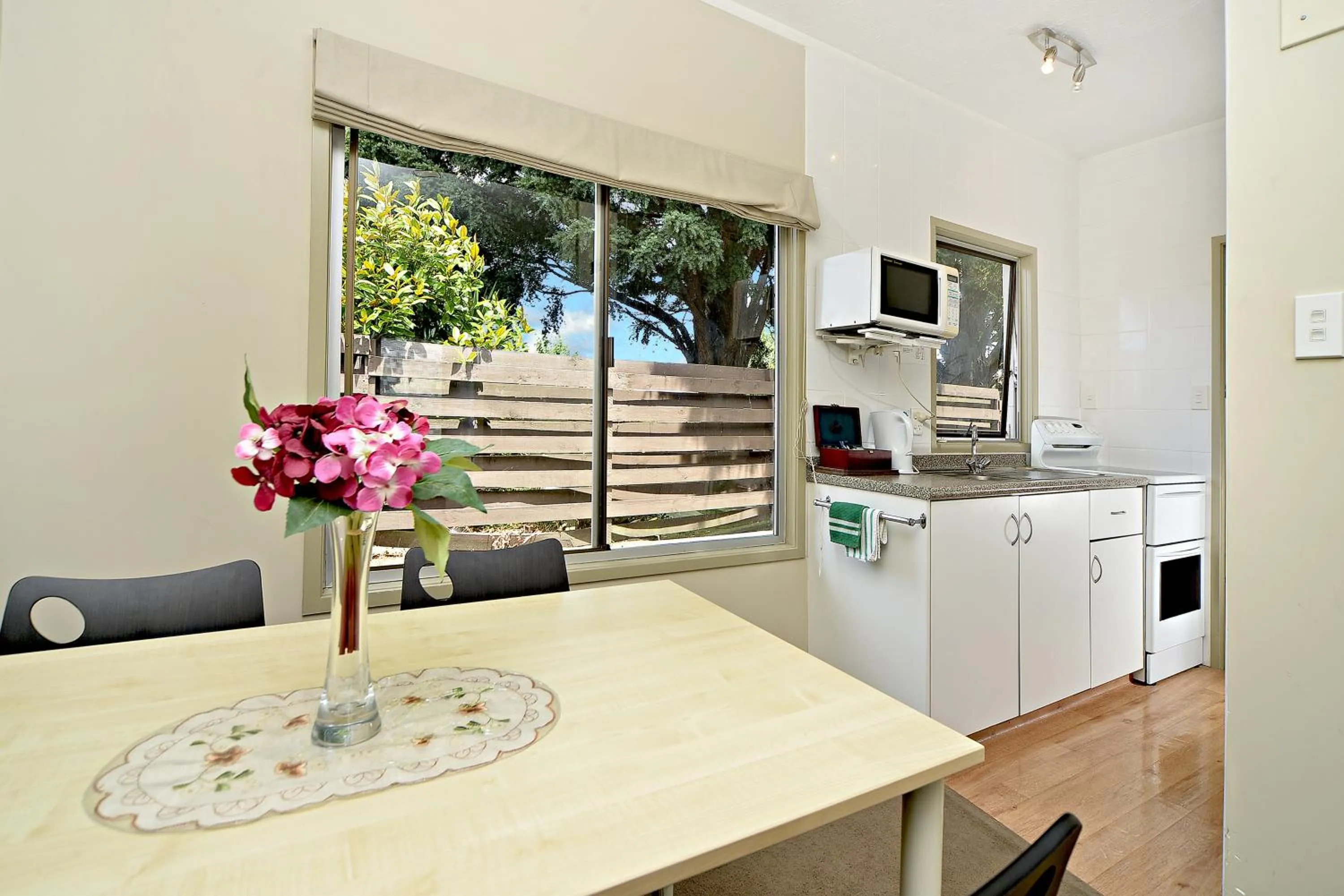 Dining area in Takapuna Motor Lodge