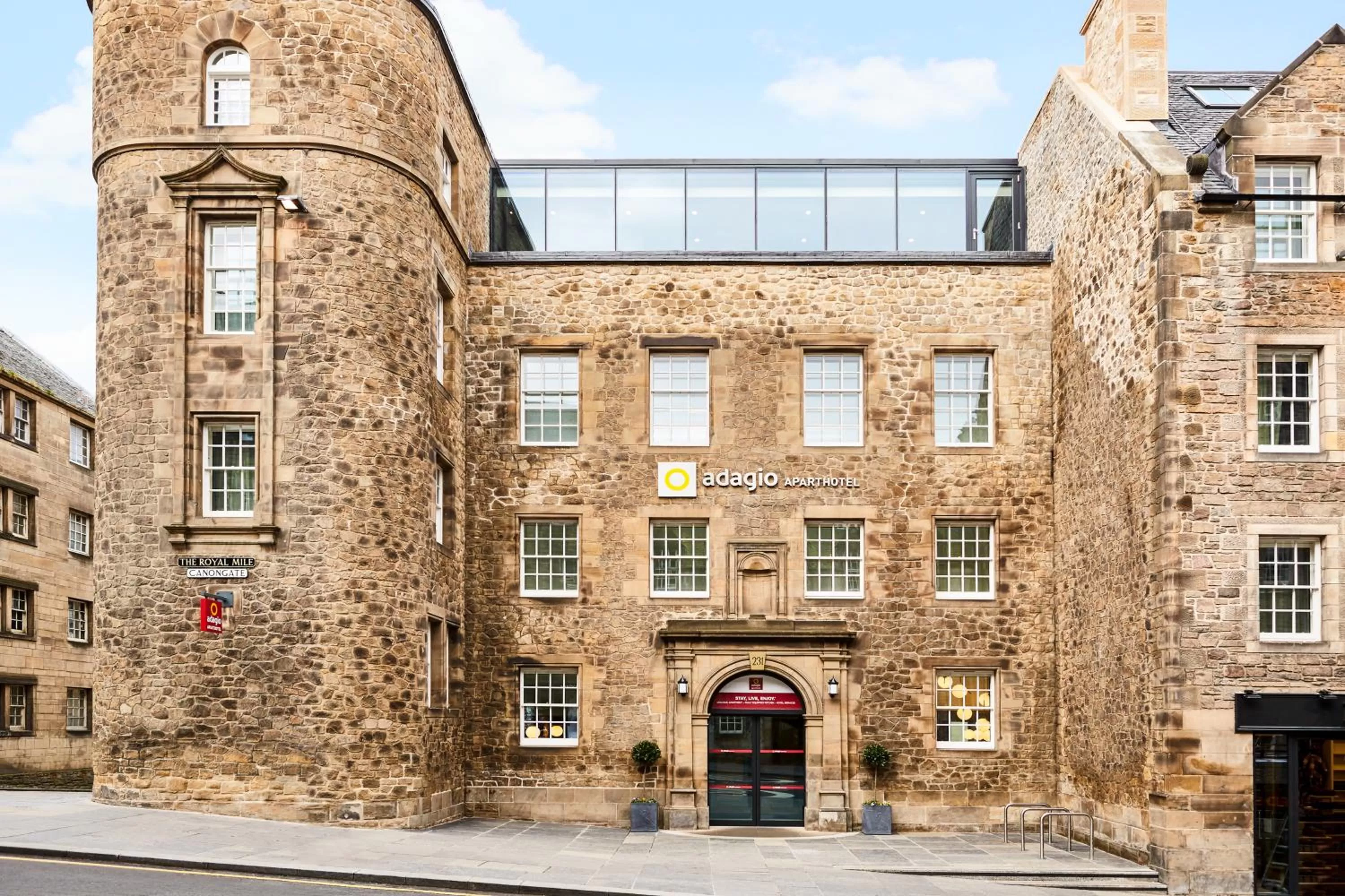 Facade/entrance in Aparthotel Adagio Edinburgh Royal Mile
