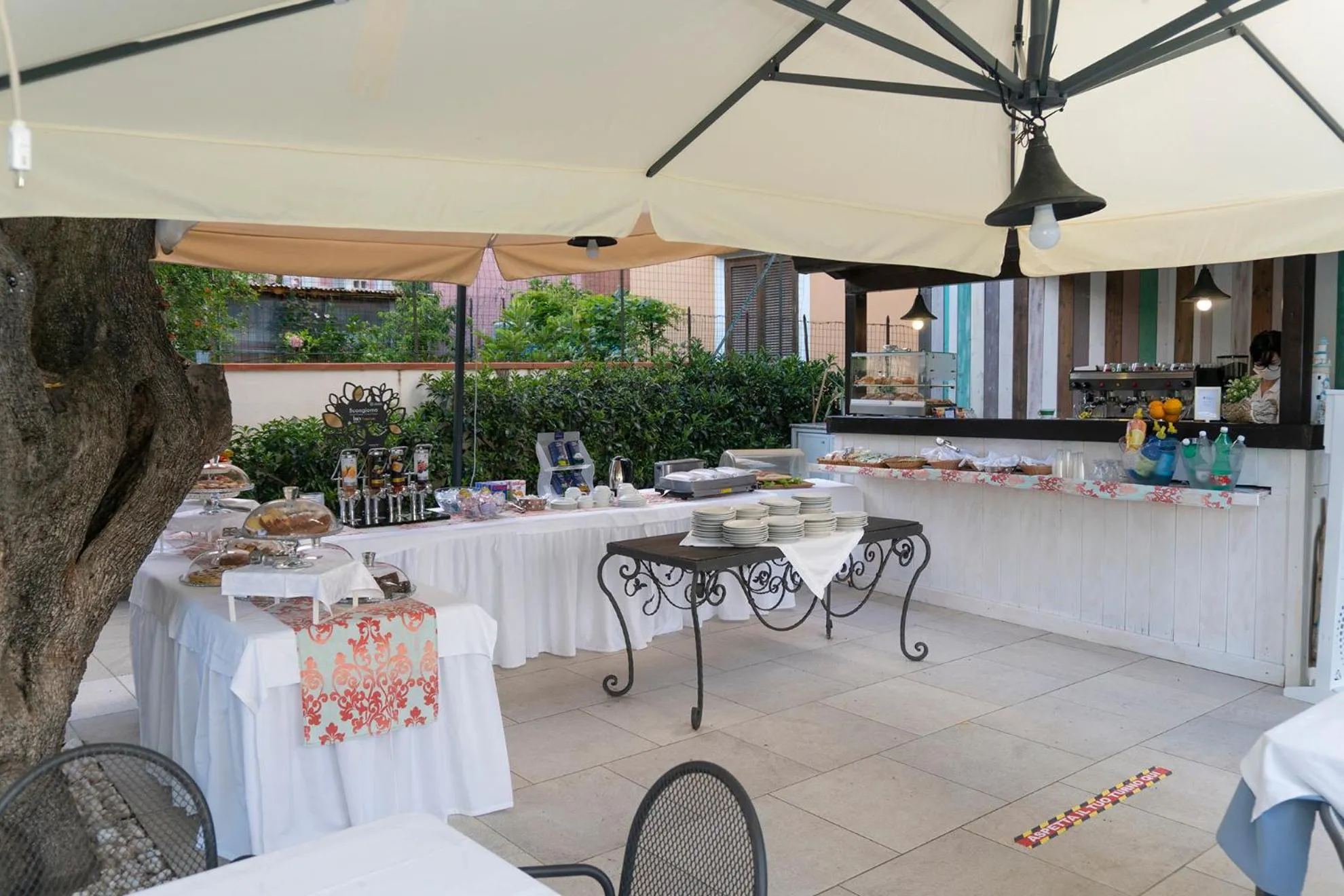 Restaurant/places to eat in Hotel Calanca