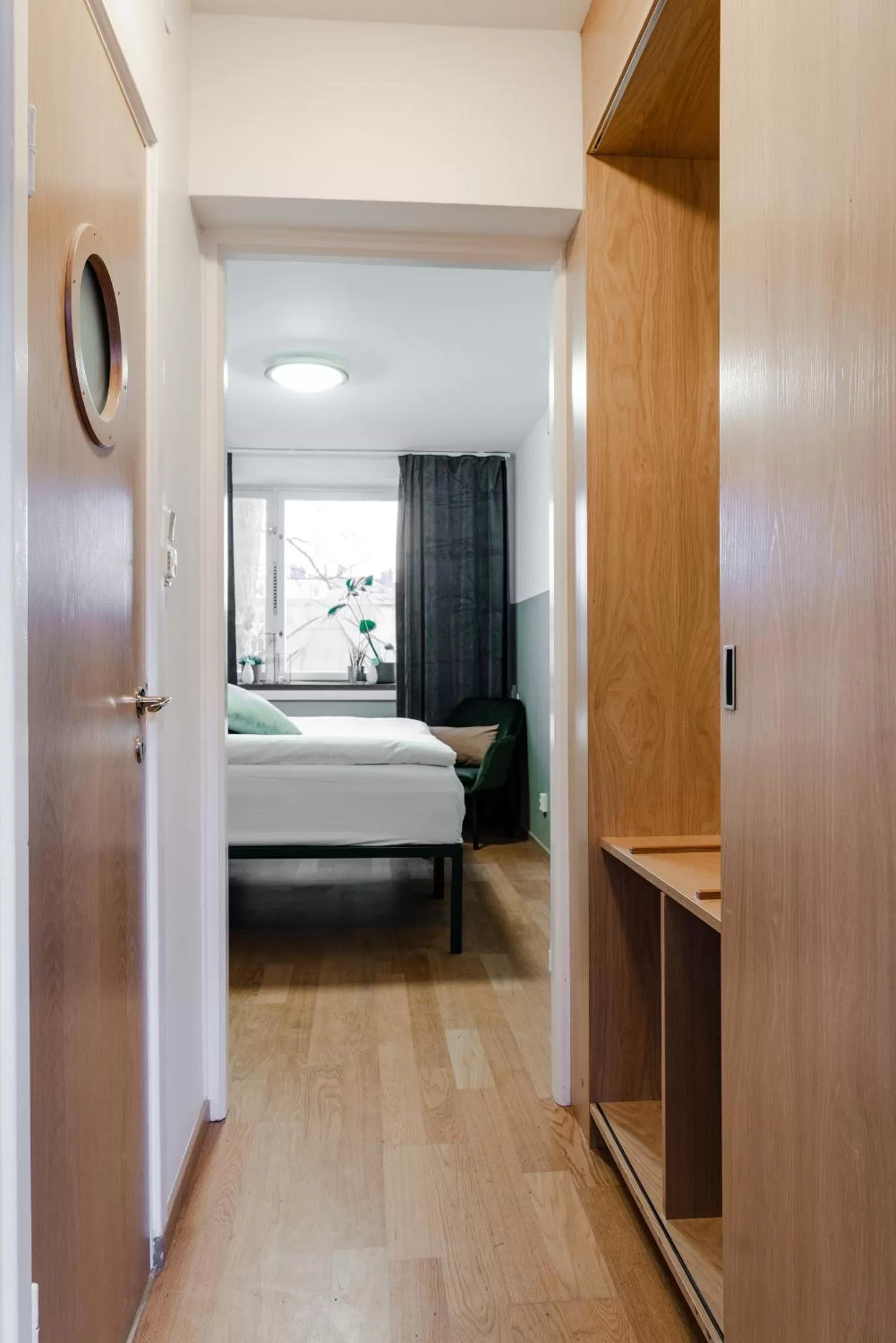 Photo of the whole room, Bed in Botanika Uppsala