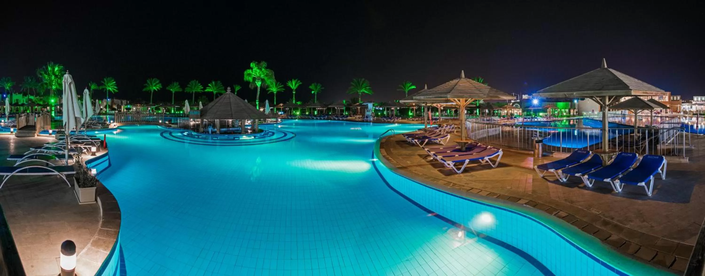 Swimming pool in Sunrise Royal Makadi Resort