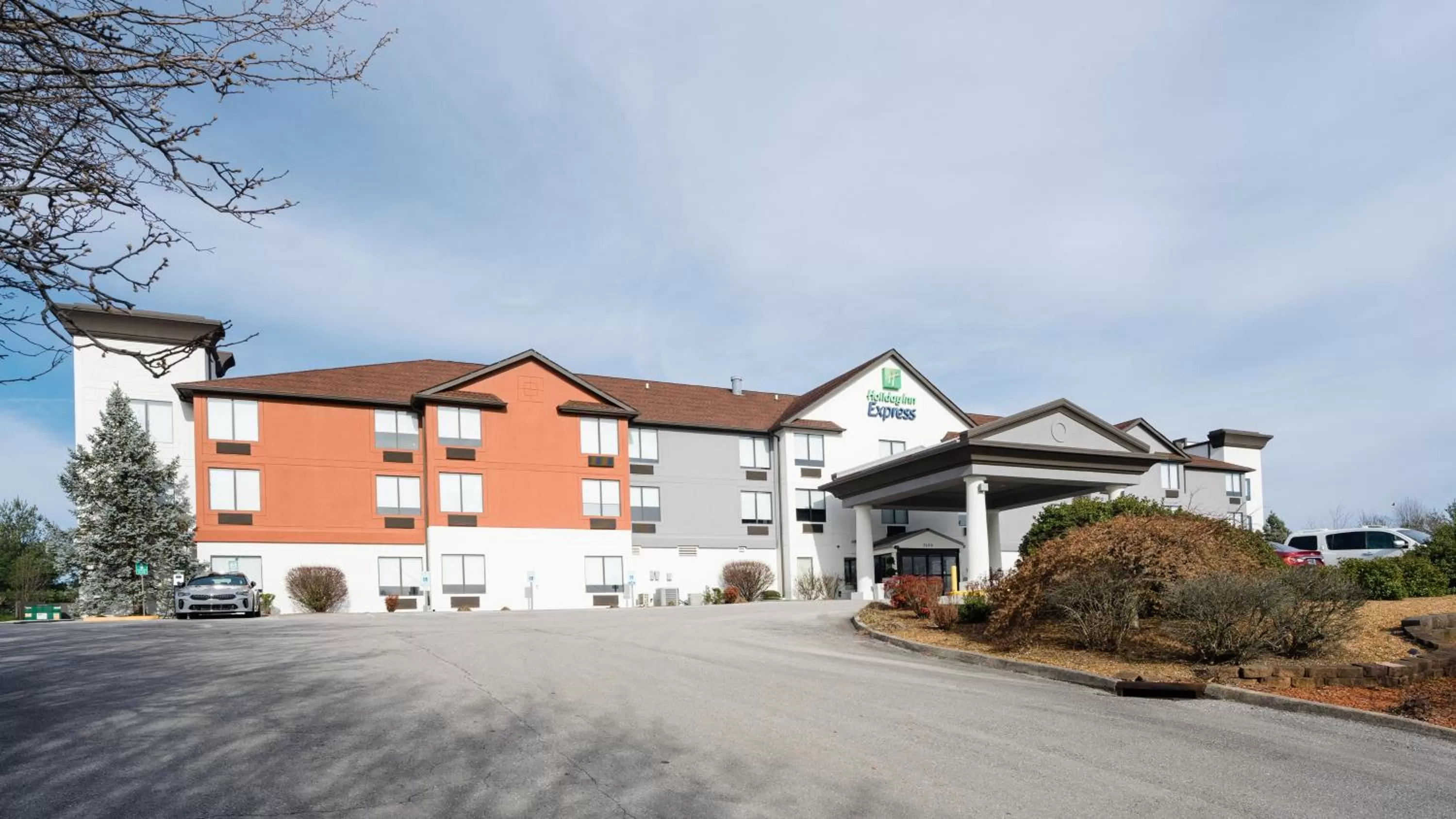 Property building in Holiday Inn Express Hotel & Suites Knoxville-North-I-75 Exit 112 by IHG