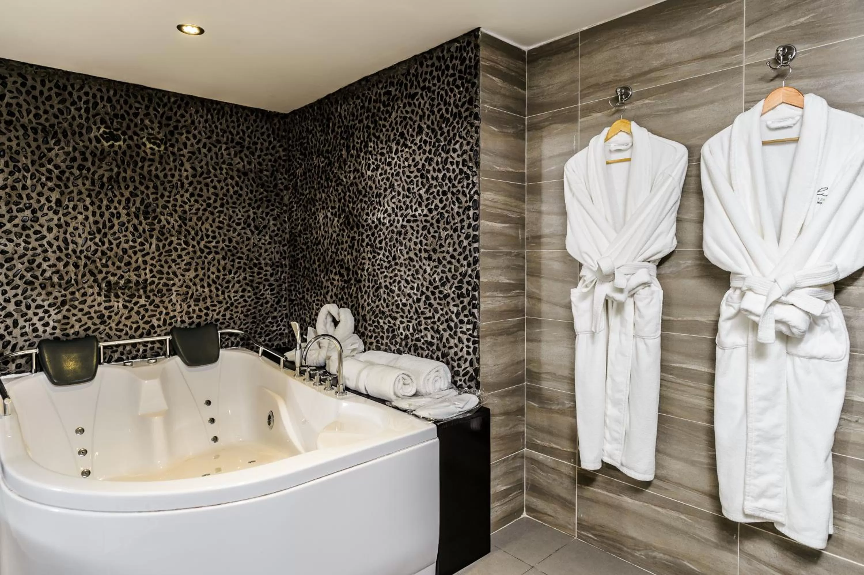 Staff in Riande Aeropuerto Hotel Casino