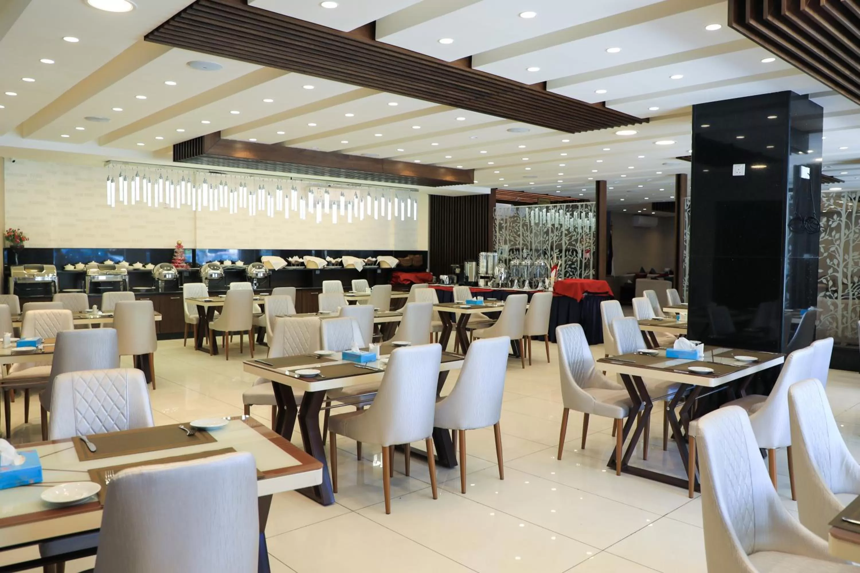 Restaurant/Places to Eat in My Luxury Hotel