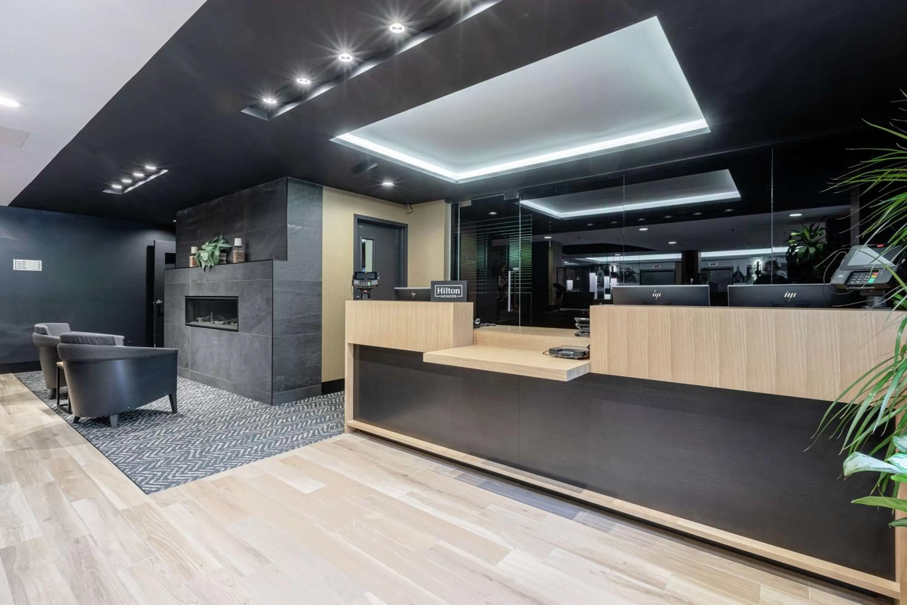 Lobby or reception in DoubleTree by Hilton Quebec Resort