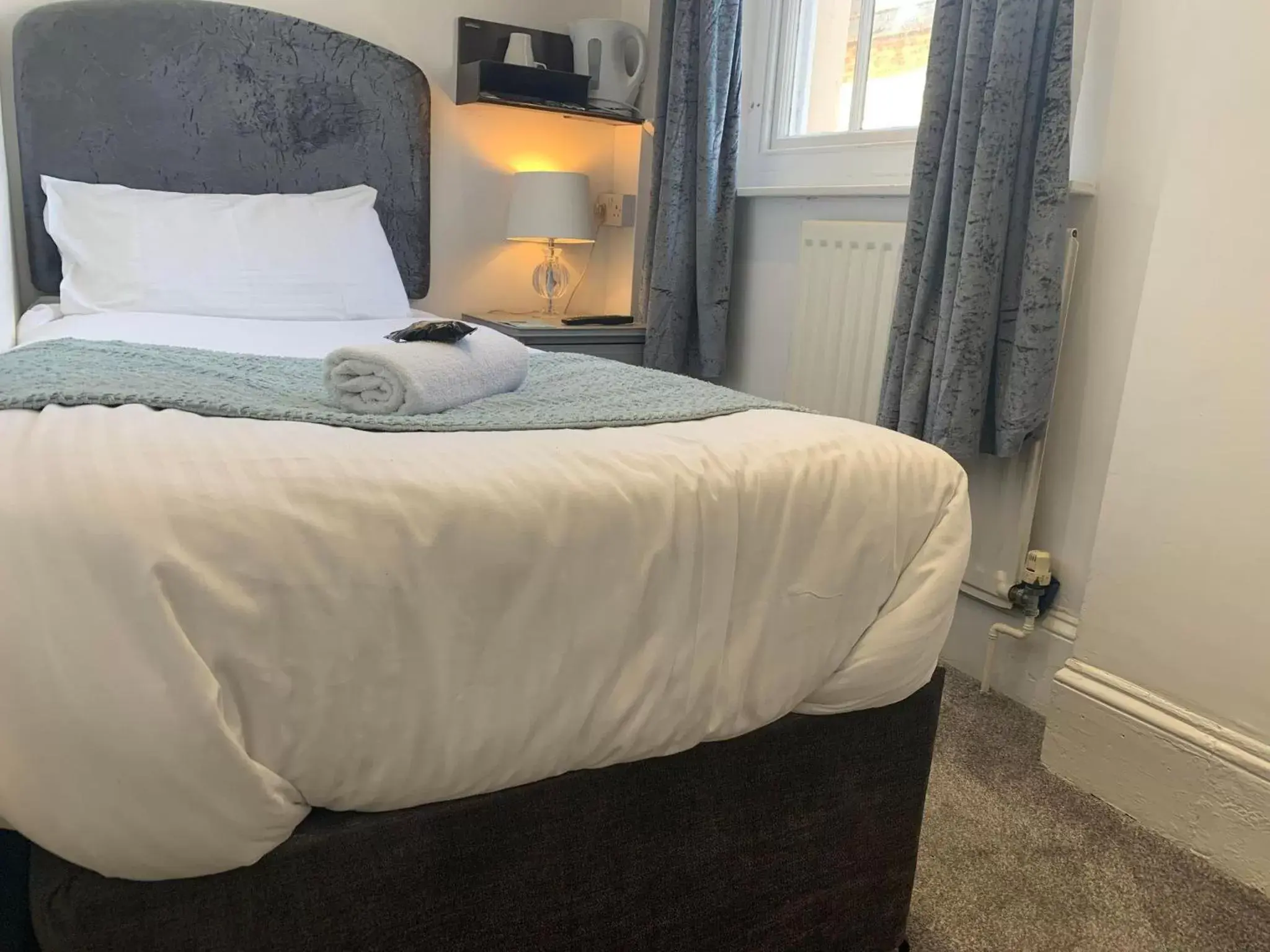 Small Single Room in The Jubilee Hotel East - with Spa Facilities & Smokehouse - NEWLY REFURBISHED FACILITIES Small Single Room in The Jubilee Hotel East - with Spa Facilities & Smokehouse - NEWLY REFURBISHED FACILITIES