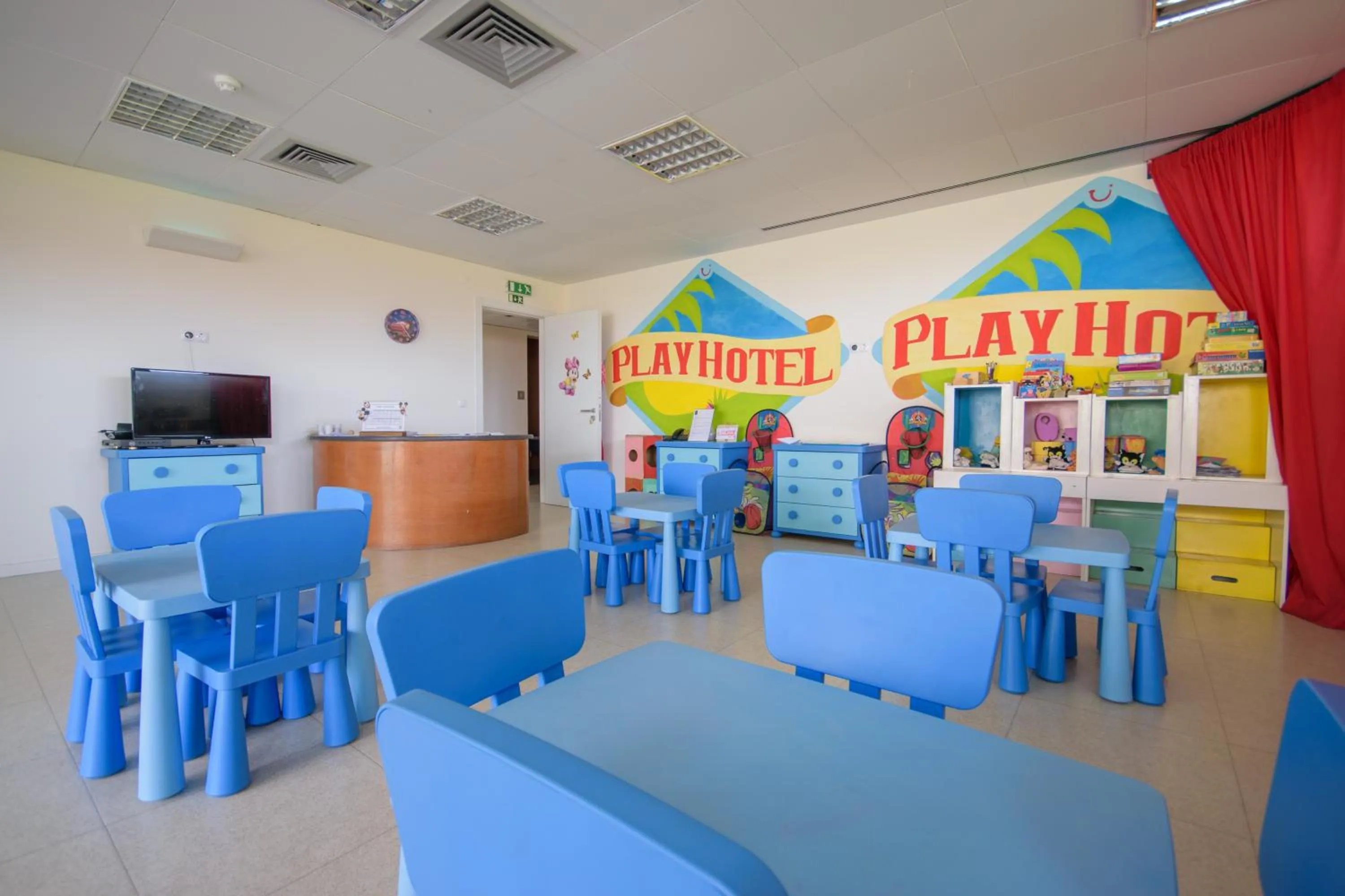 Kids's club in Oasis Salinas Sea