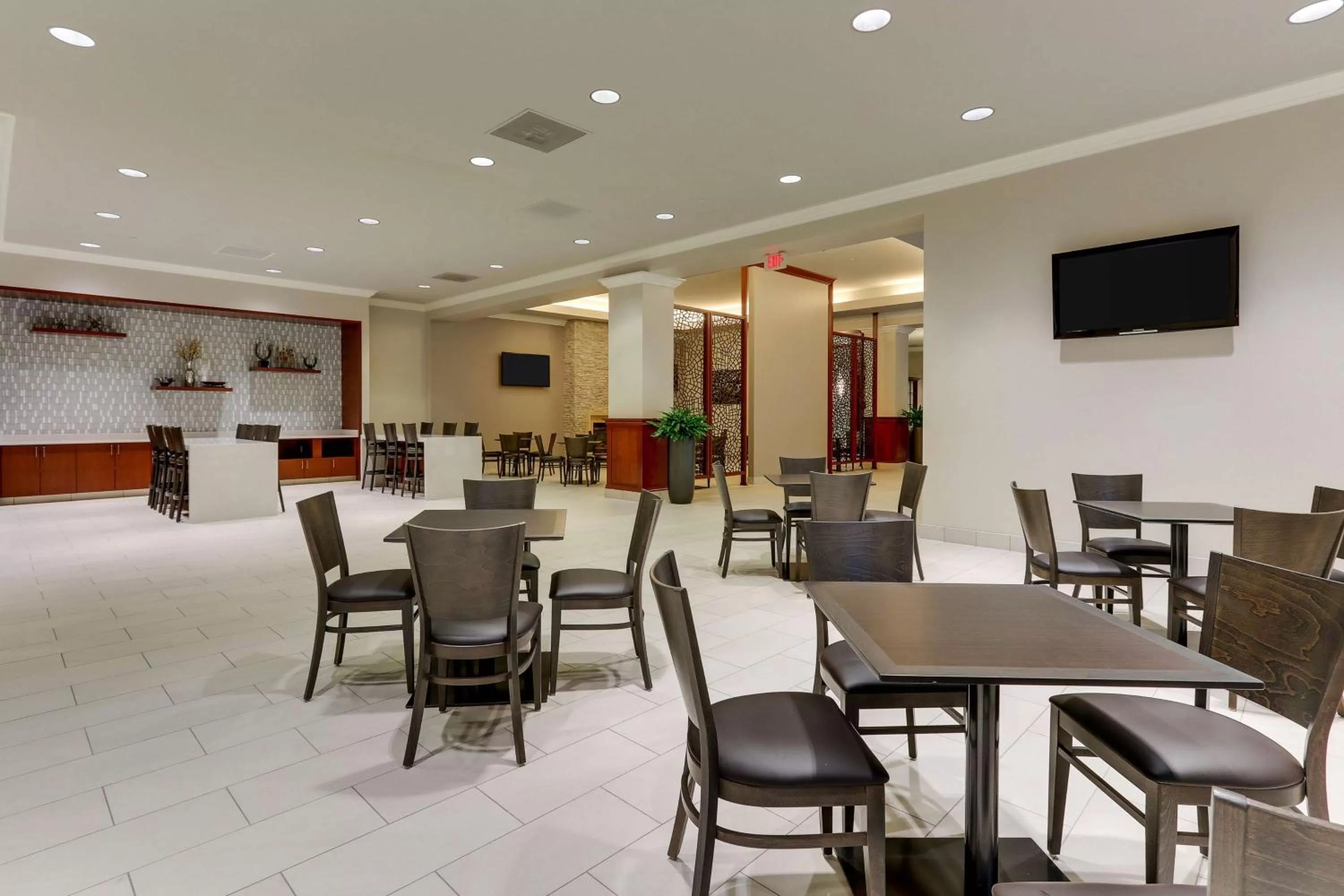 Restaurant/places to eat in DoubleTree by Hilton St. Louis Forest Park