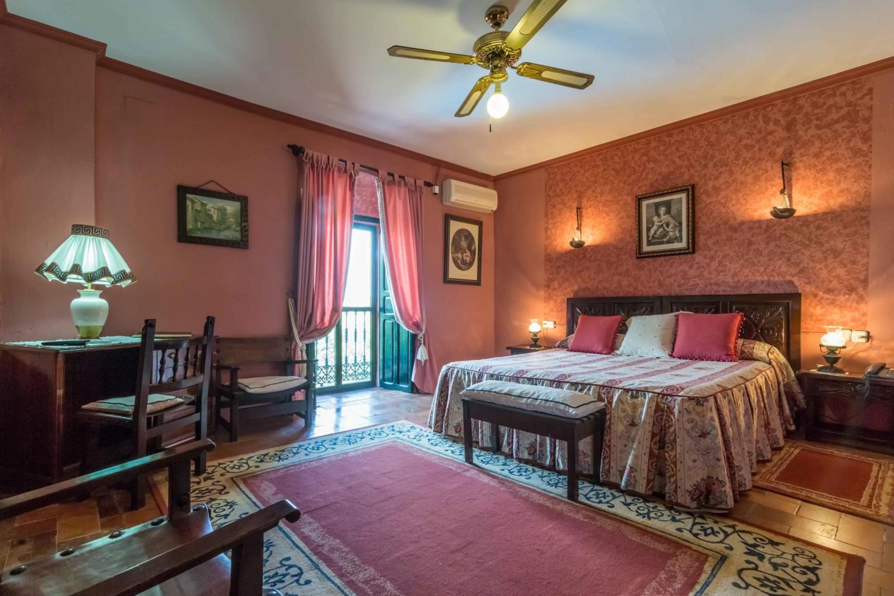 Photo of the whole room, Bed in Hacienda El Santiscal