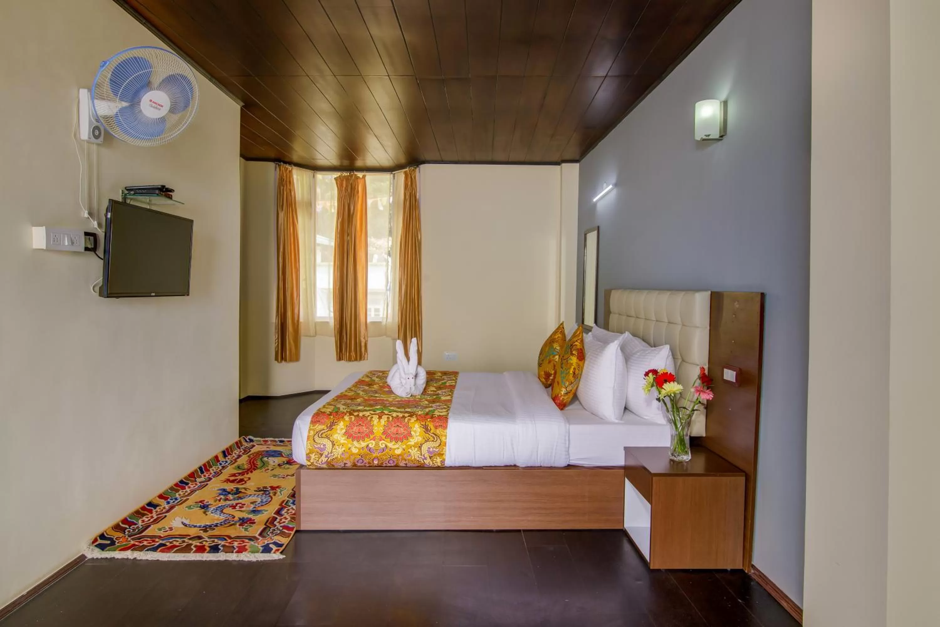Bedroom, Bed in Muscatel Grand Silkroute - 300 Mts from MG Marg