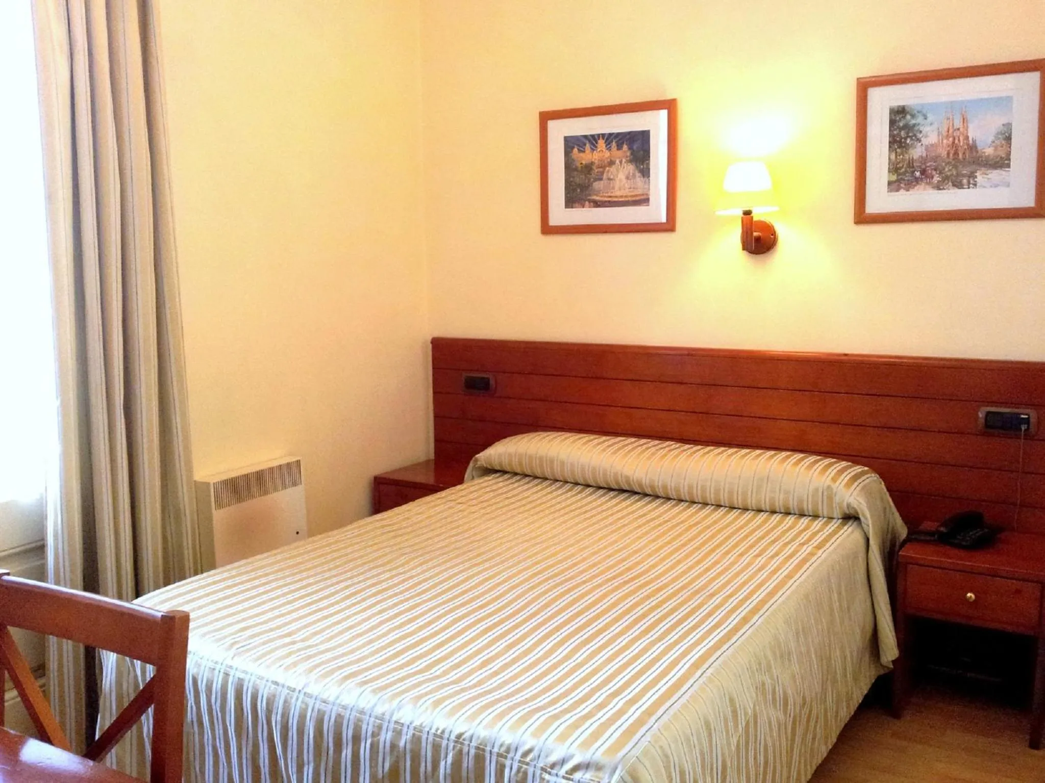 Photo of the whole room, Bed in Hotel Toledano Ramblas
