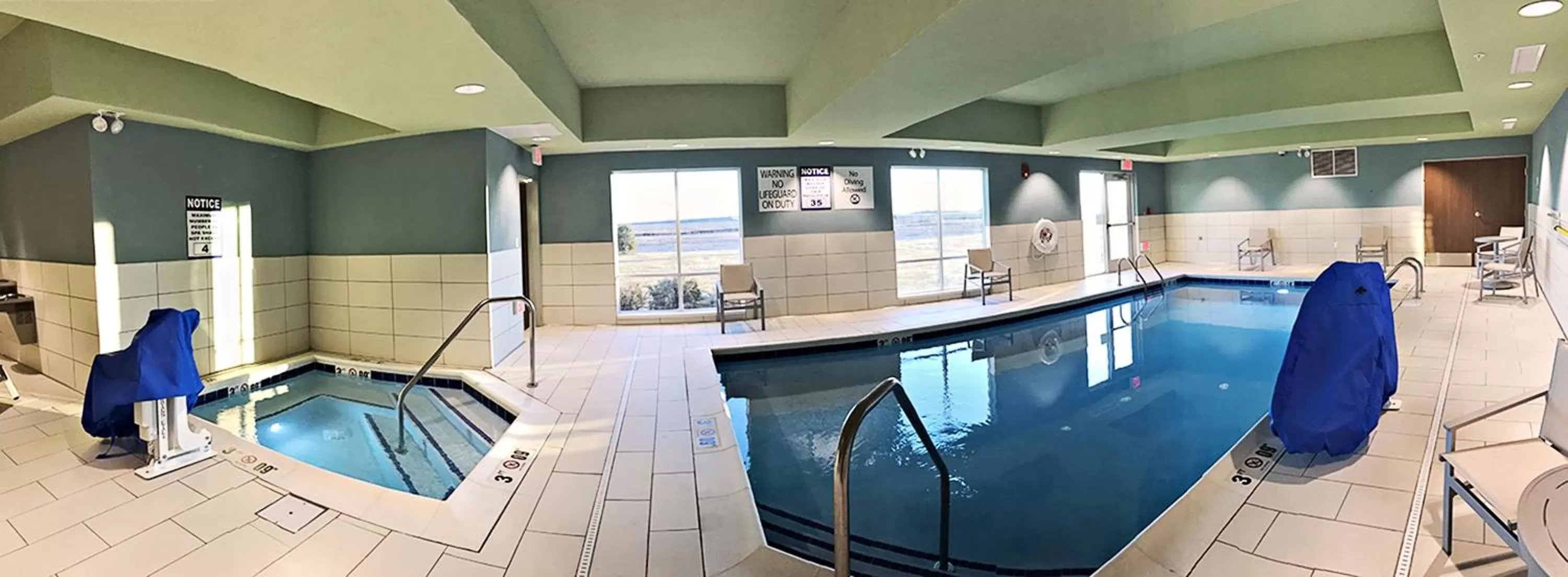 Swimming pool in Holiday Inn Express & Suites - Rantoul by IHG