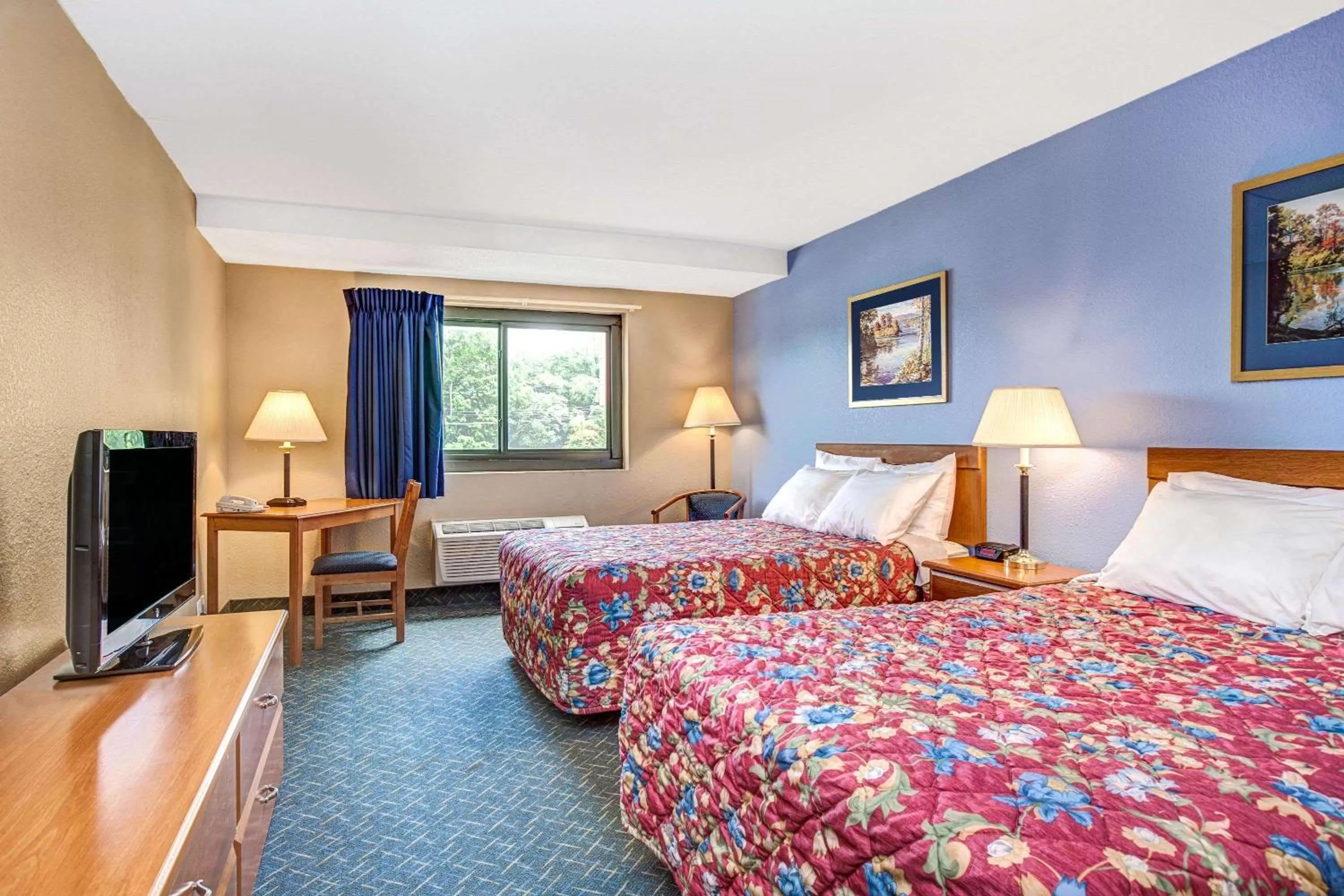 Bed in Super 8 by Wyndham Mahwah