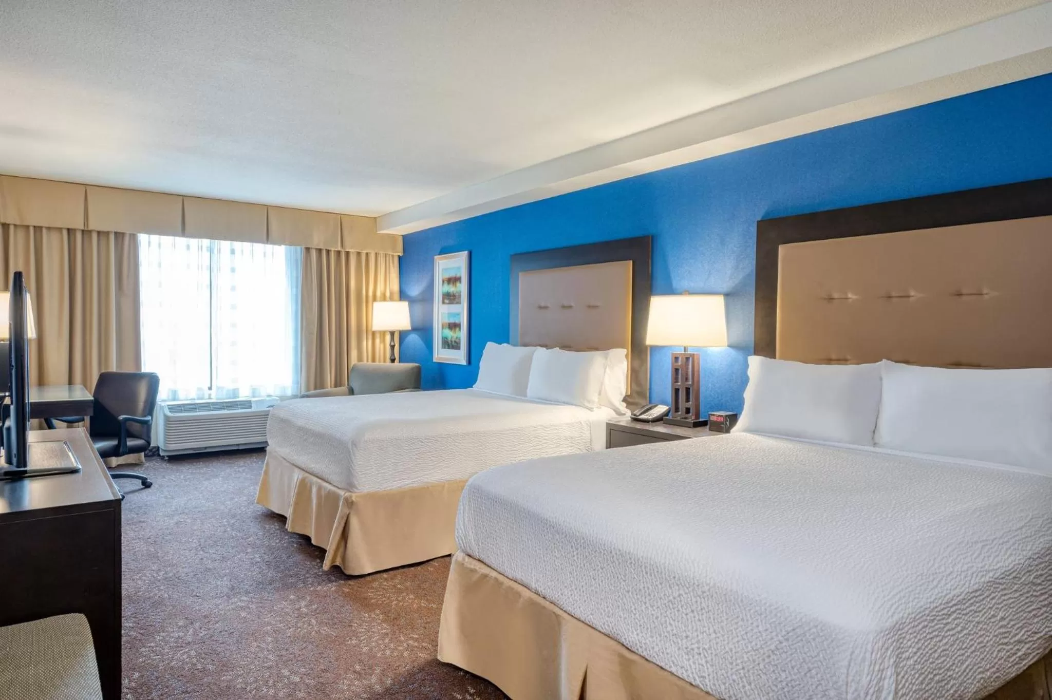 Photo of the whole room, Bed in Holiday Inn - Terre Haute by IHG