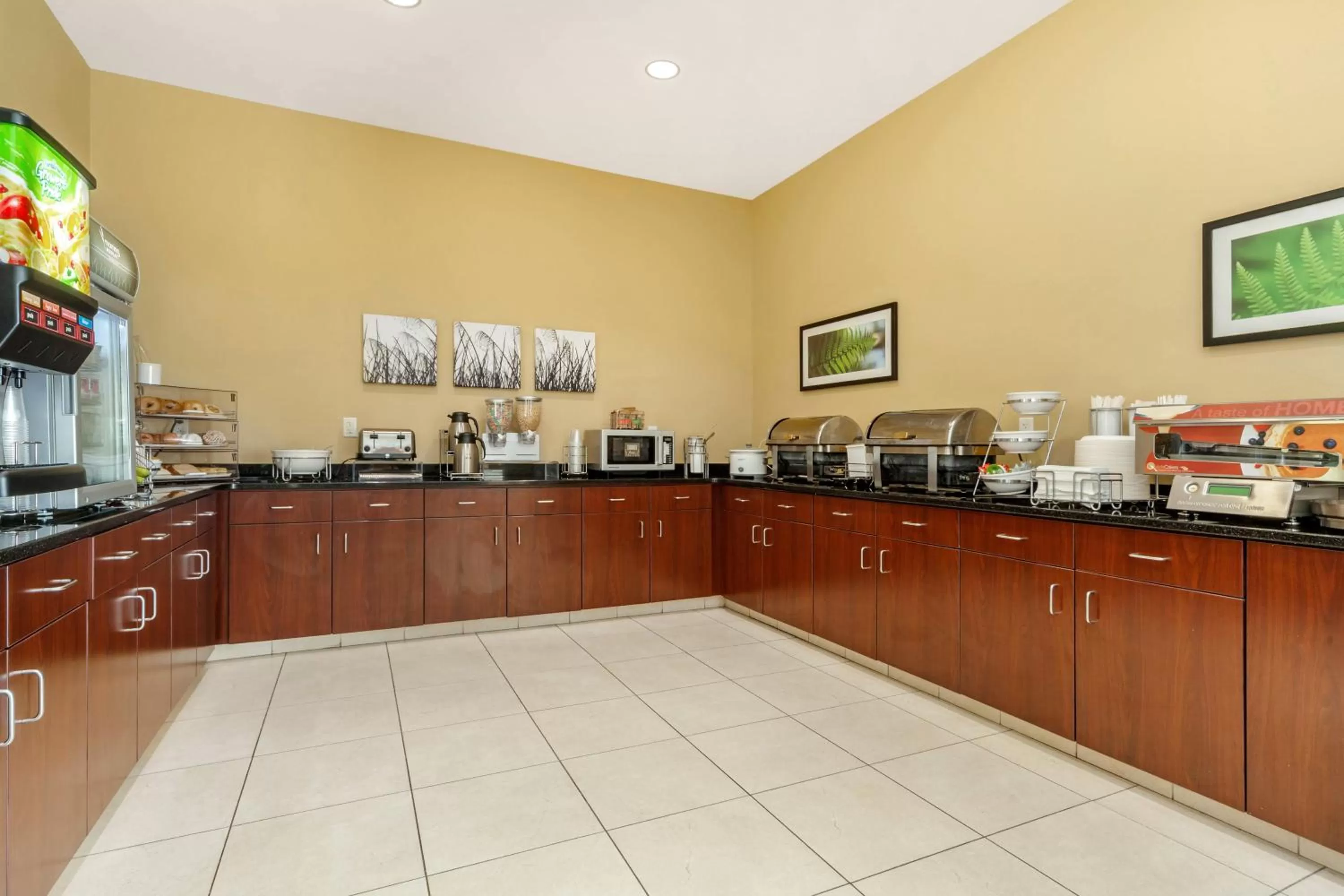 Restaurant/places to eat in Sleep Inn & Suites Devils Lake