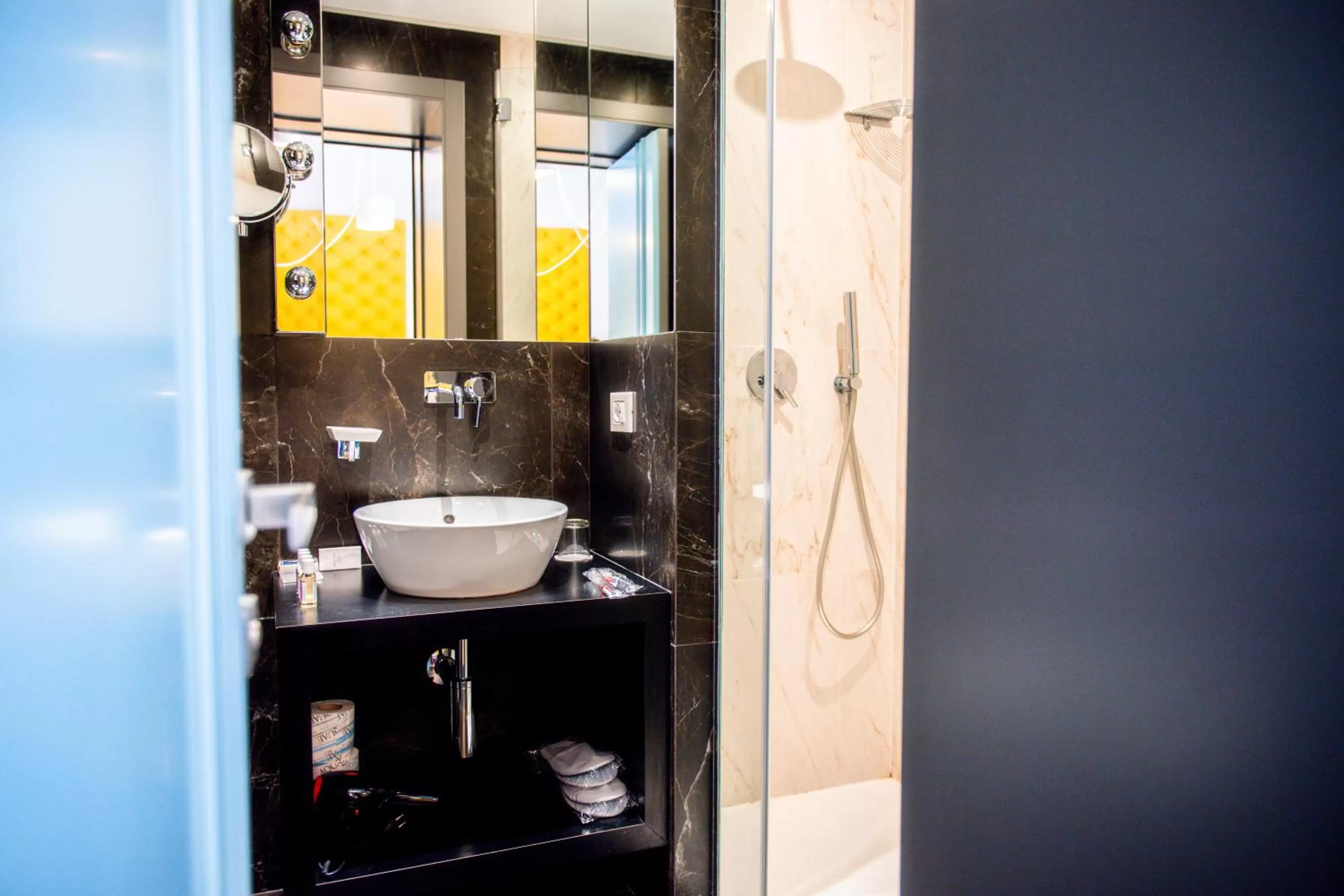 Bathroom in Boutique Centrale Palace Hotel